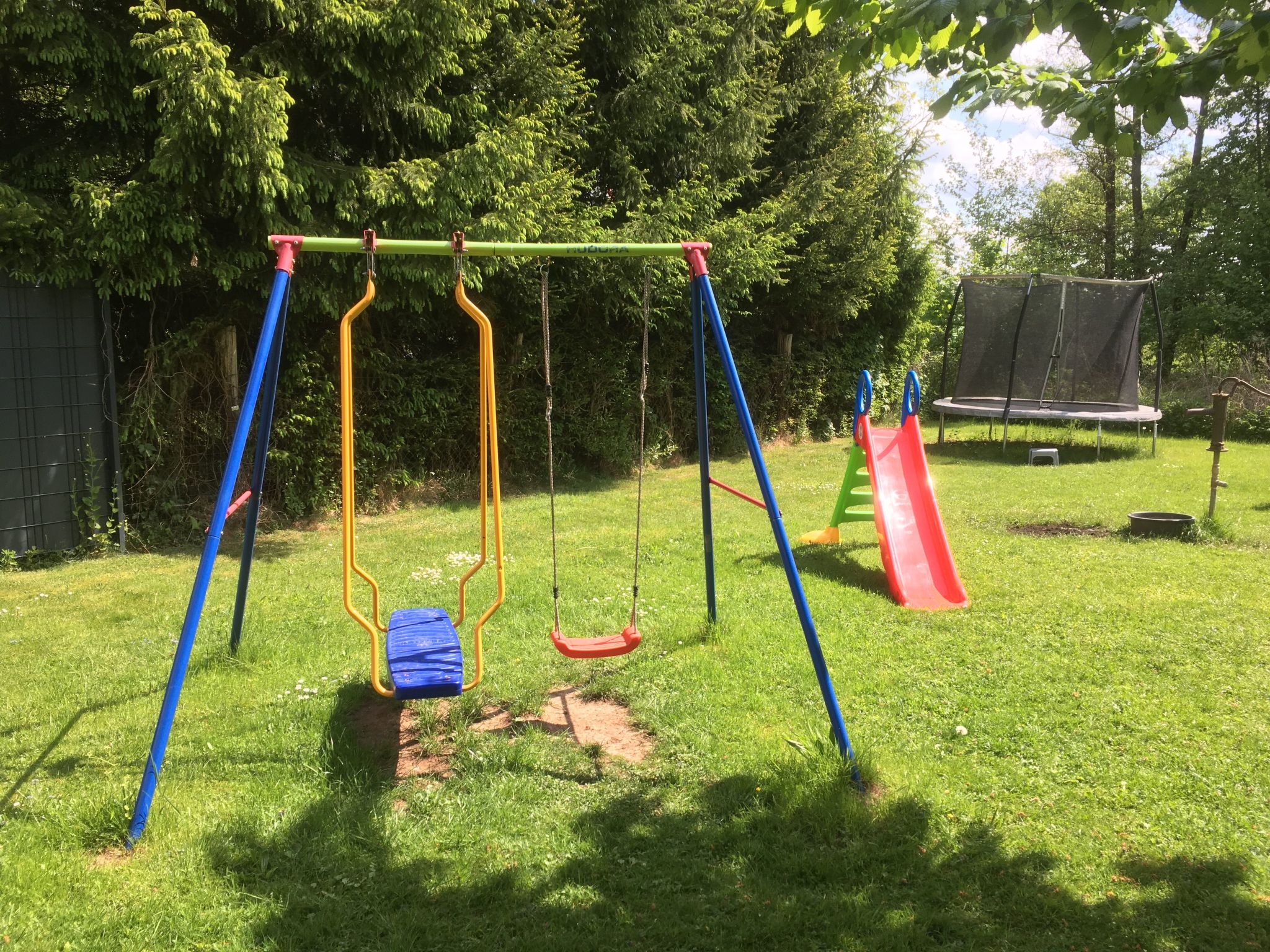 Haus mit Spielwiese-Binnen