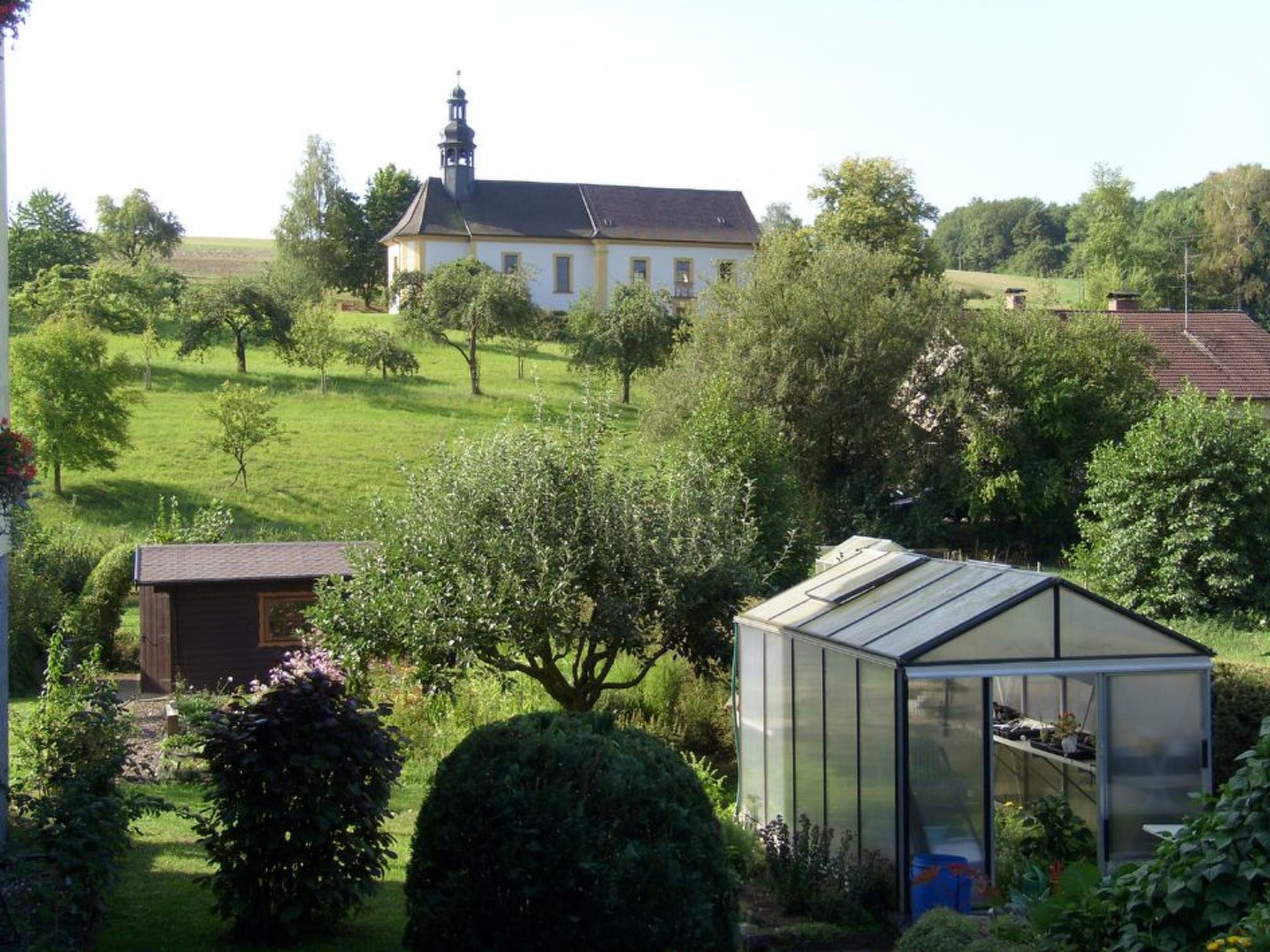 The Adelheid holiday apartment offers pet-friendly accommodation in Eggenbach, 23km from Bamberg and 6km from Bad Staffelstein and the Obermain thermal spa. You can enjoy a view of the garden from the..