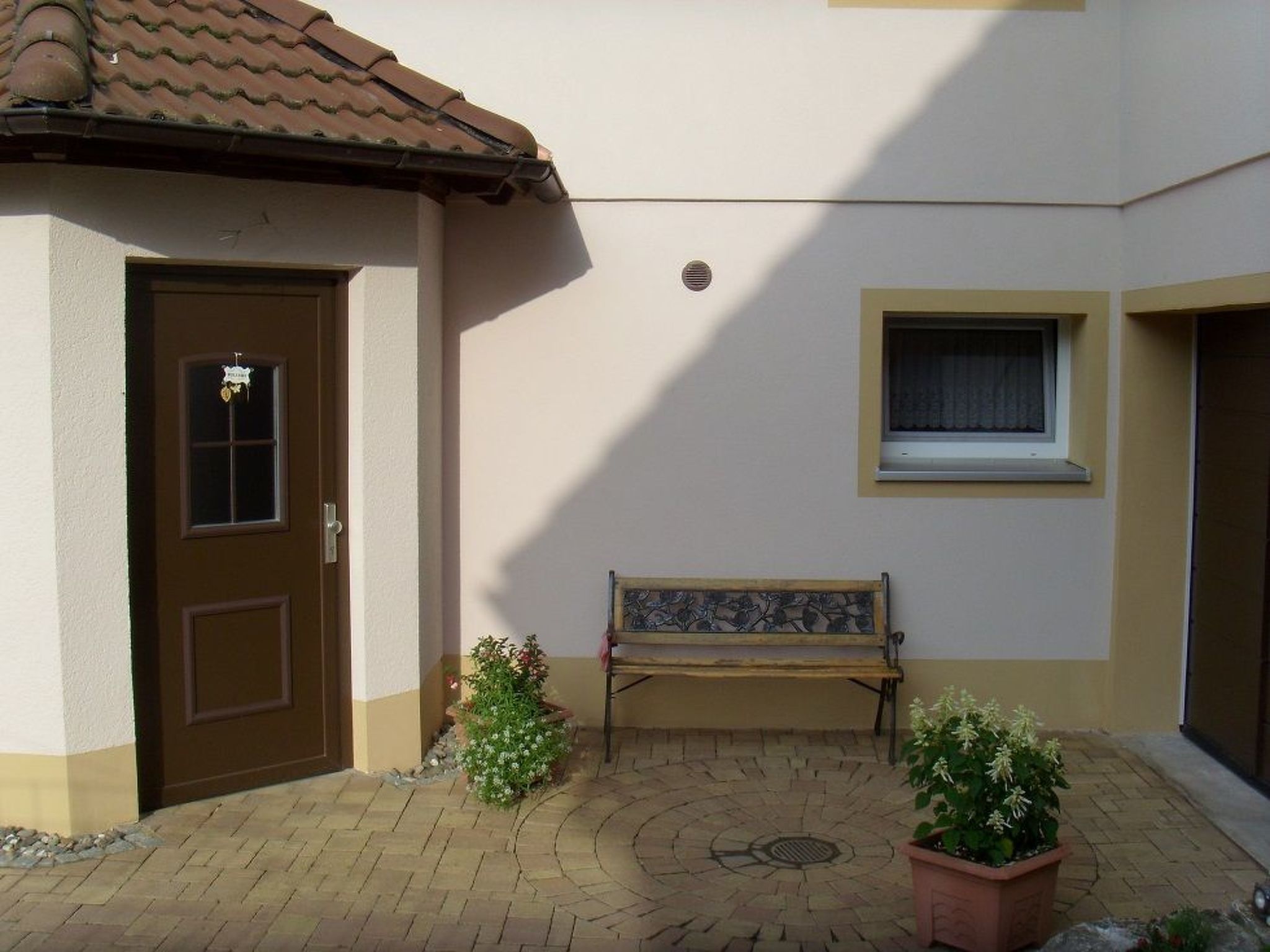 Mit Blick zur Wallfahrtskirche-Binnen