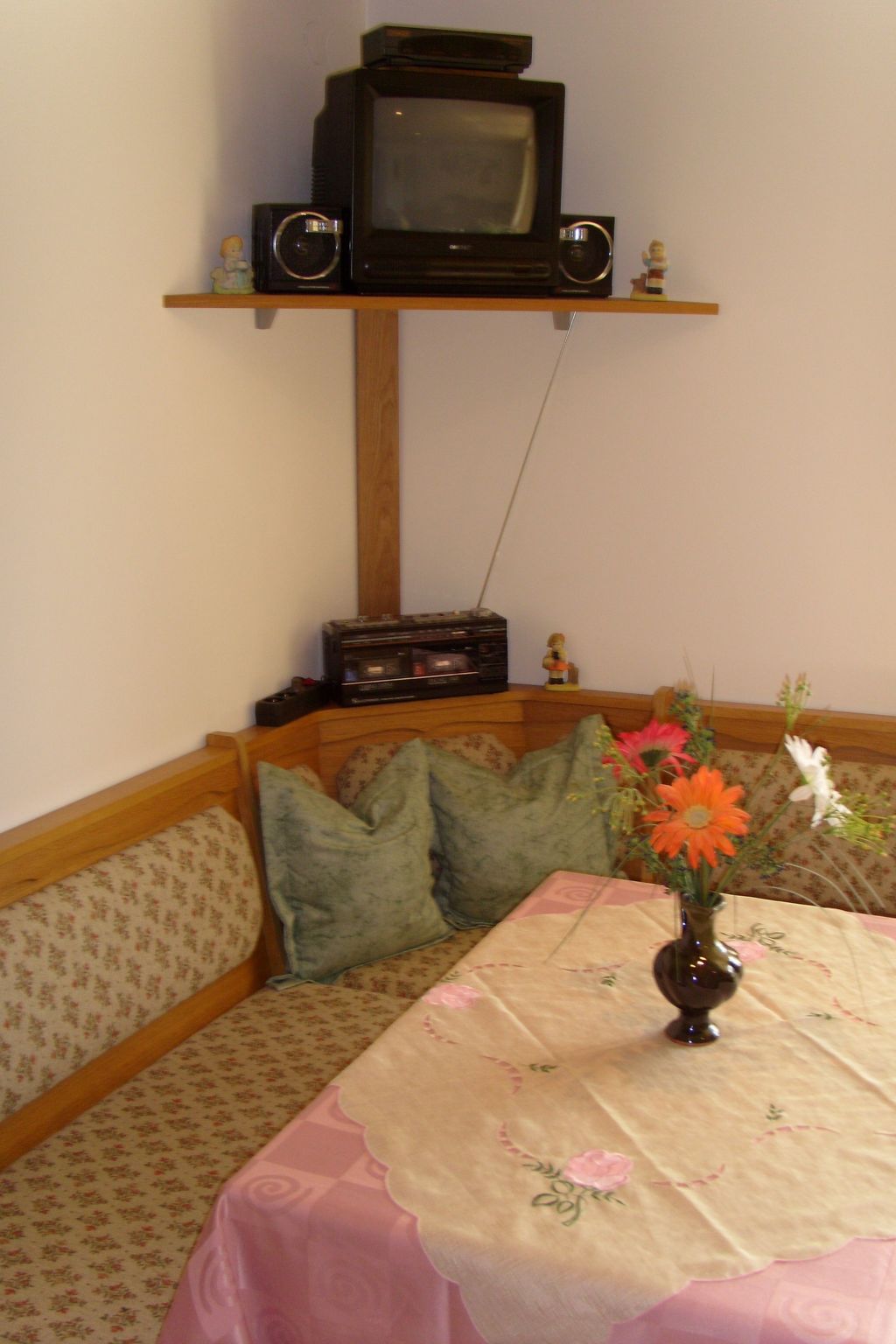 Mit Blick zur Wallfahrtskirche-Binnen