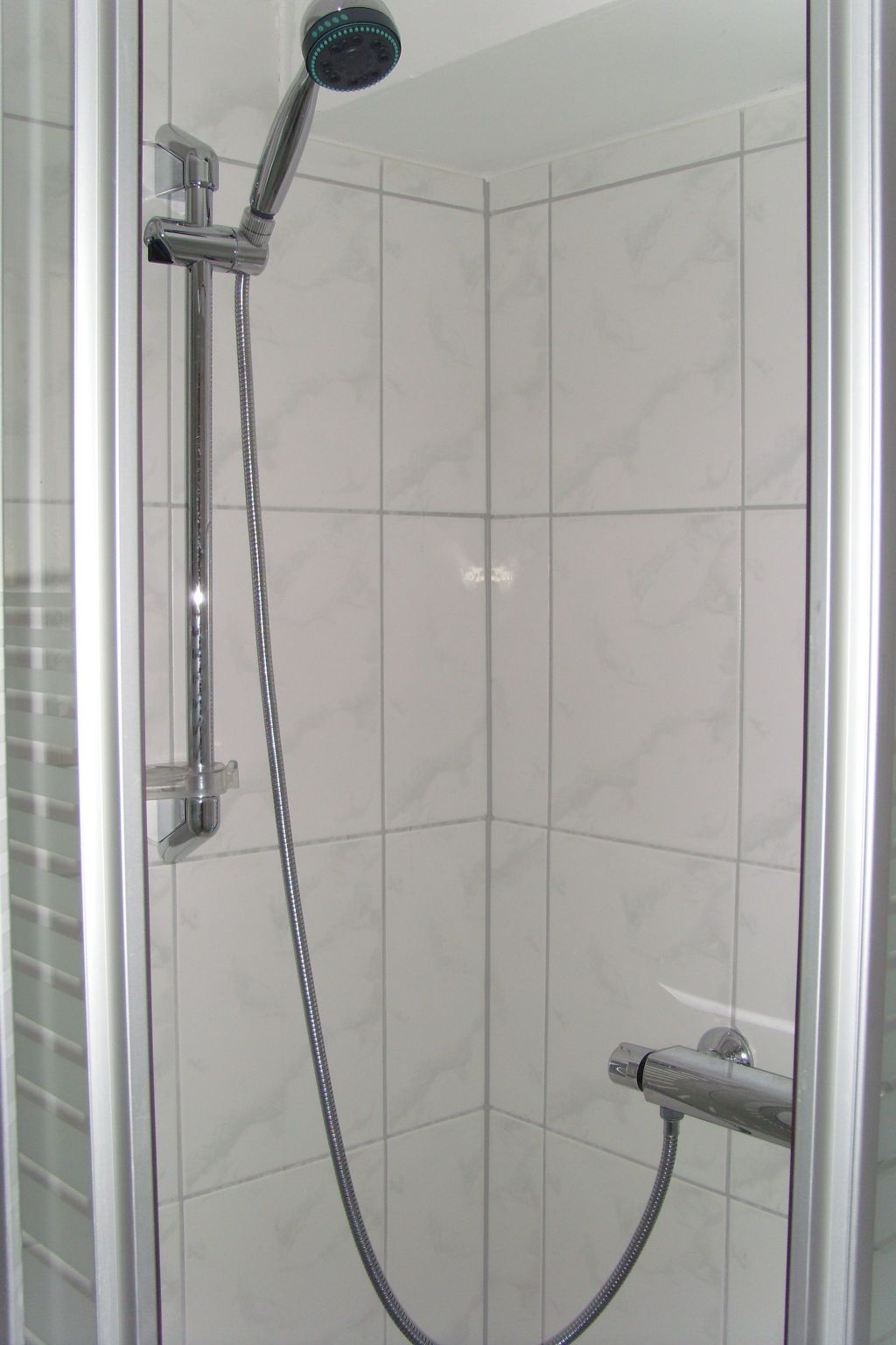 Mit Blick zur Wallfahrtskirche-Binnen