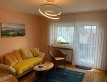 Vrijstaand vakantiehuis met zuidbalkon aan de golfbaan in Marktrodach - thumbnail 2