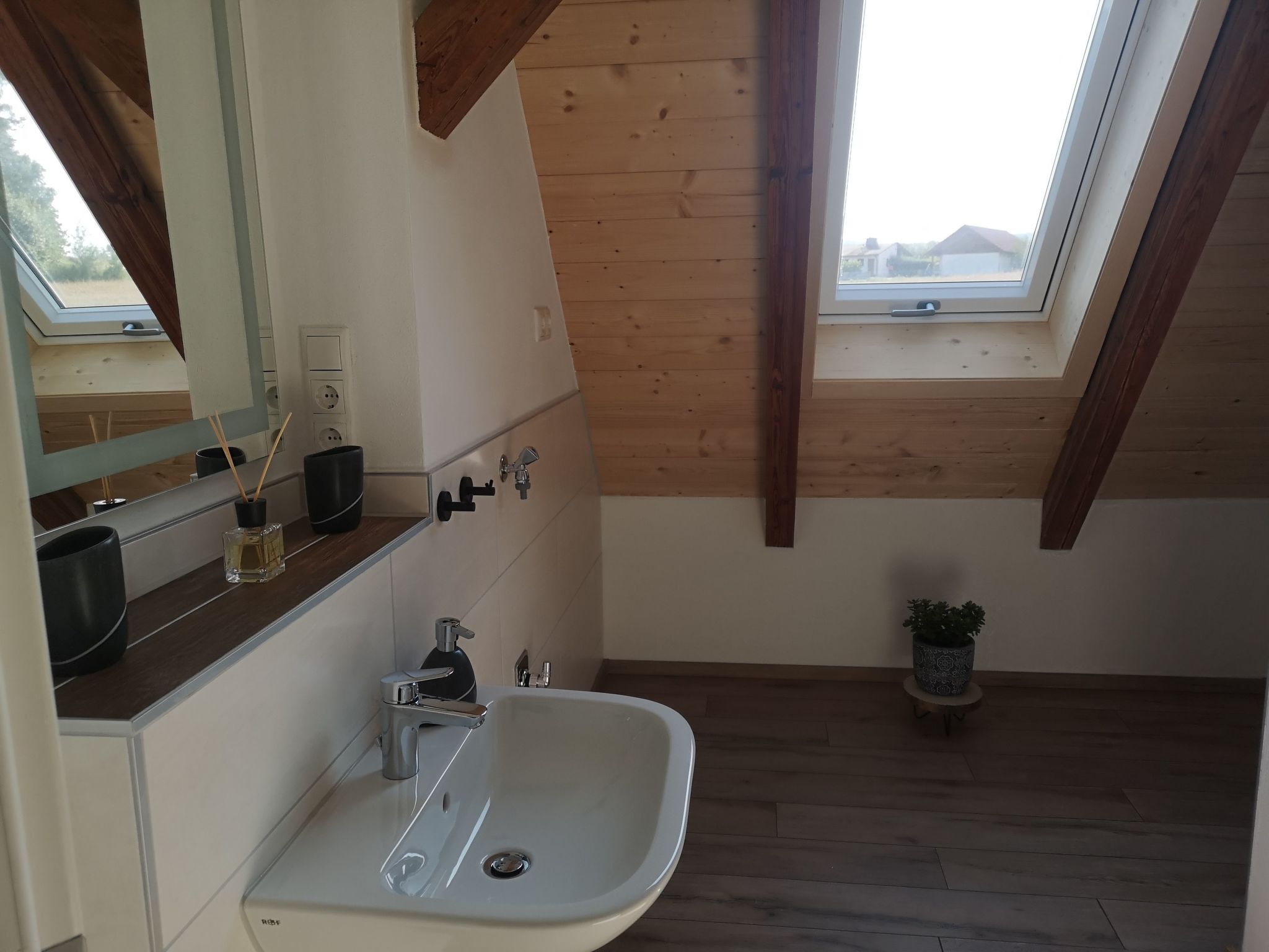 Moderne Ferienwohnung mit Hot Tub und Fasssauna-Image-tags.info