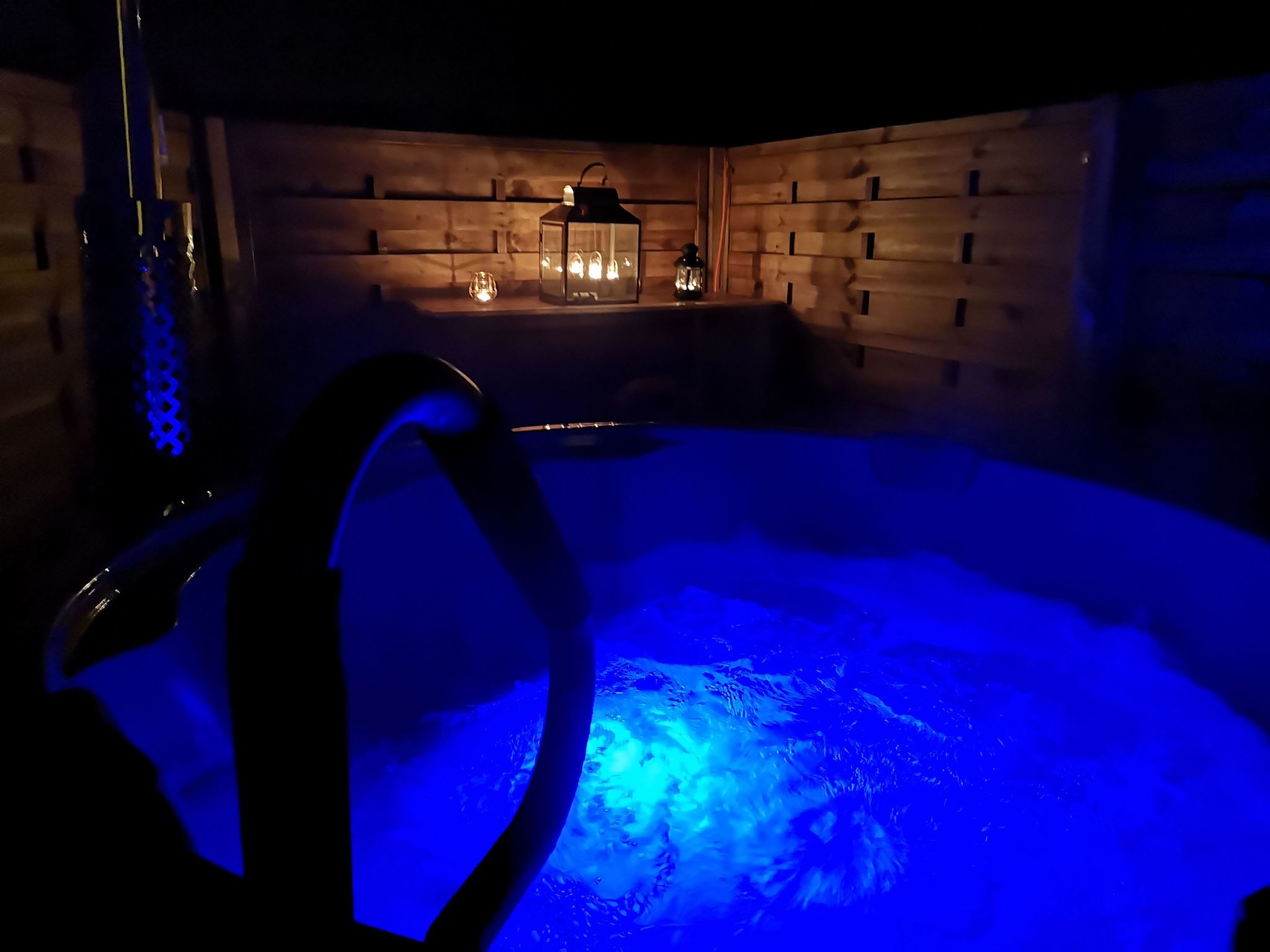 Moderne Ferienwohnung mit Hot Tub und Fasssauna-Image-tags.info