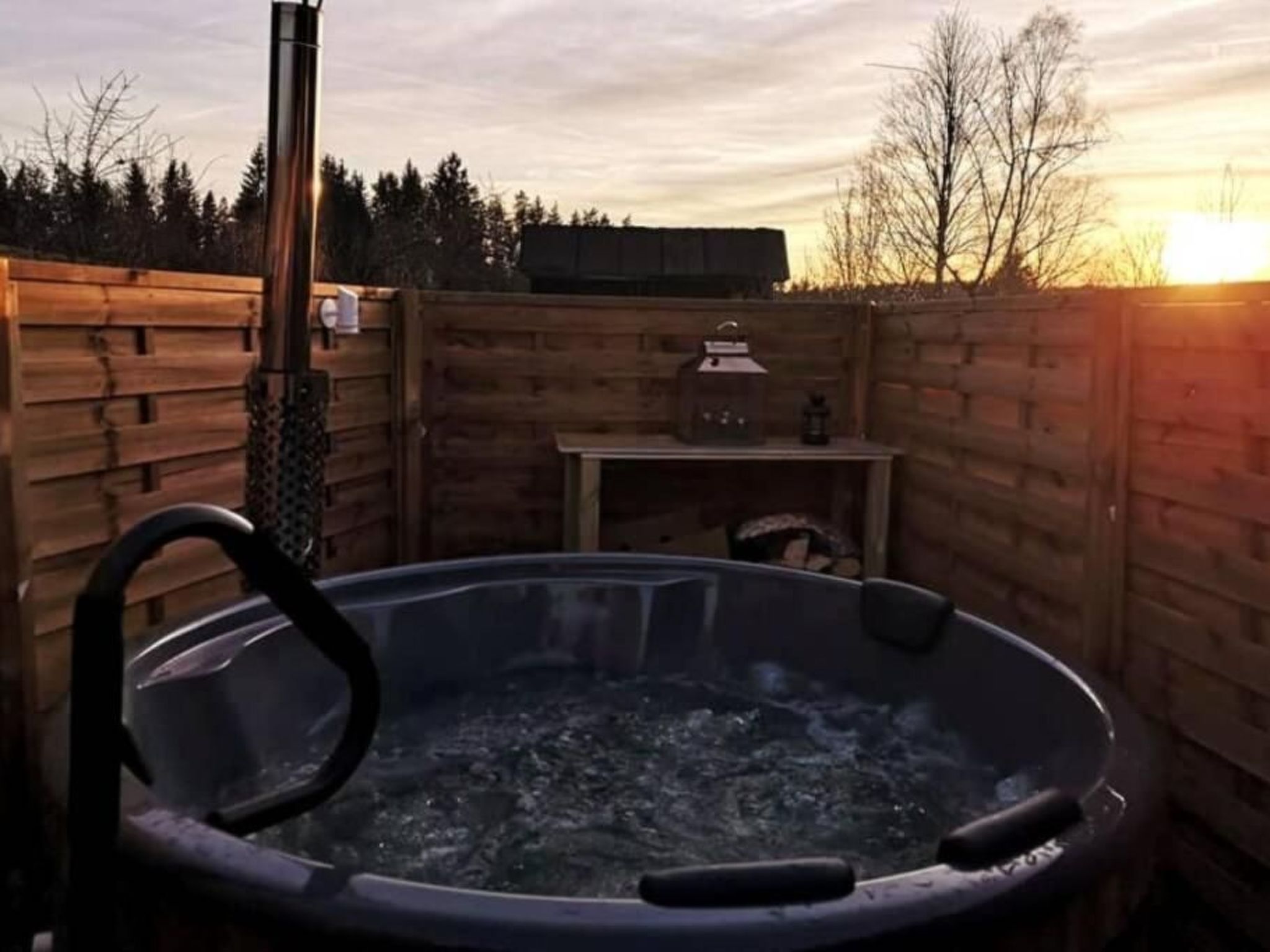 Moderne Ferienwohnung mit Hot Tub und Fasssauna-Image-tags.info