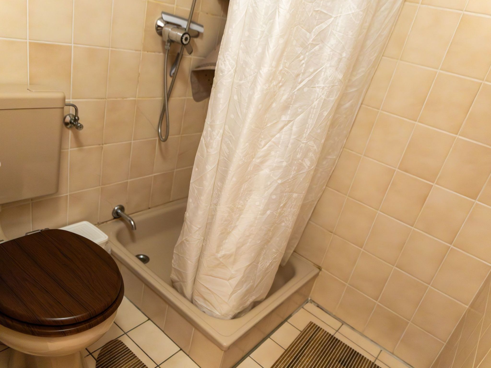 Mit zwei Schlafzimmern und Balkon-Dedans