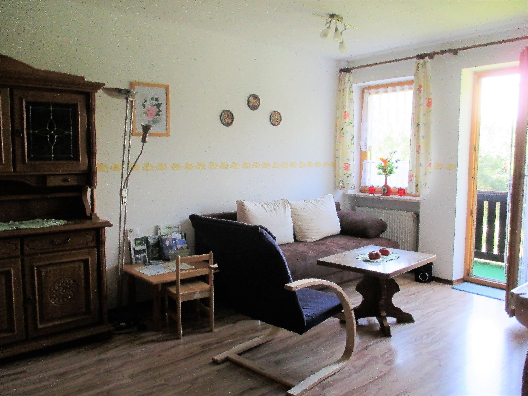 Mit zwei Schlafzimmern und Balkon-Dedans