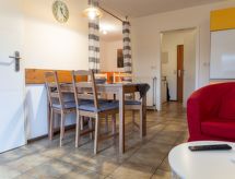 mit Balkon und Geschirrspülmaschine