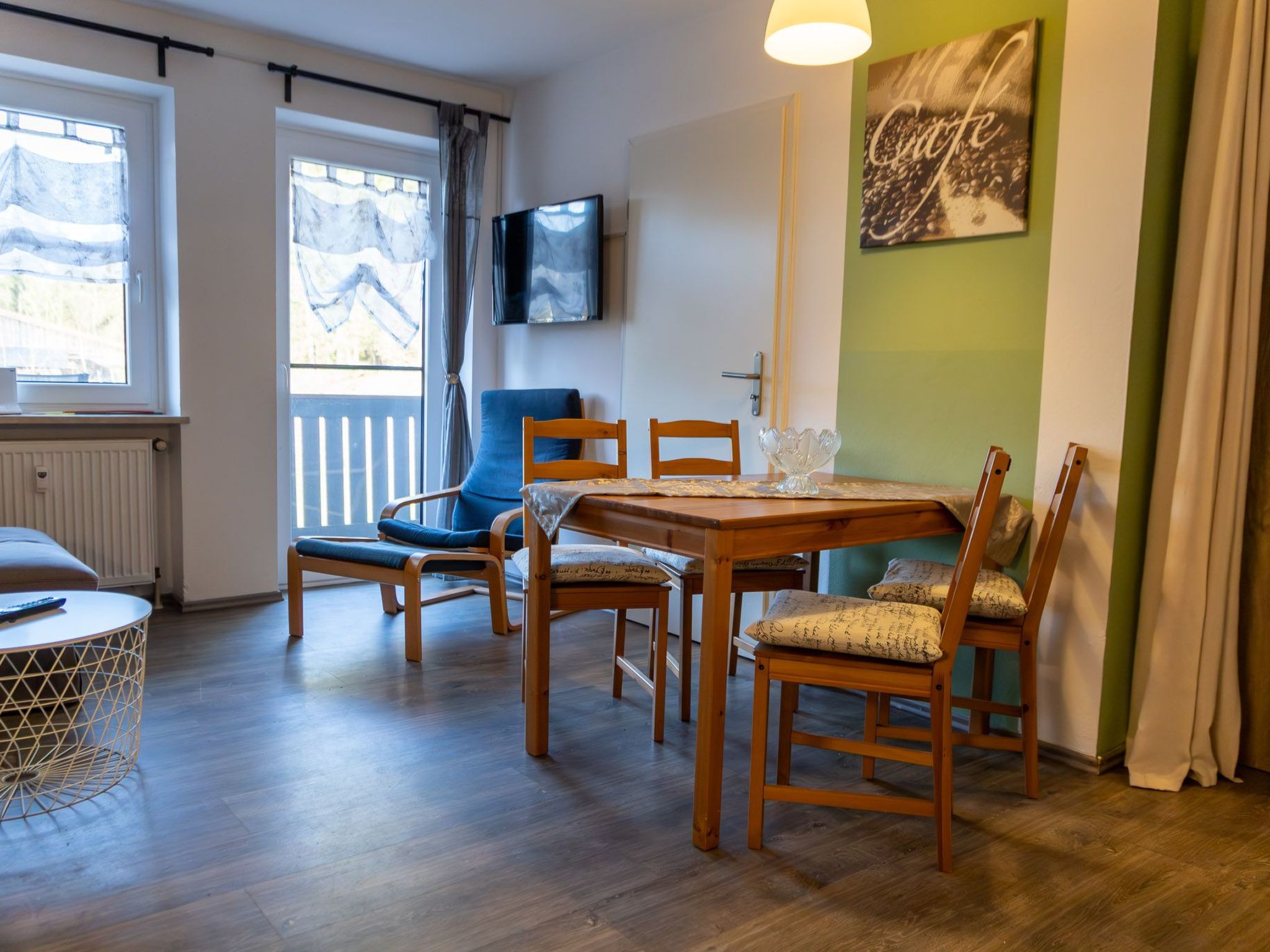 Mit zwei Schlafzimmern und Balkon-Dedans