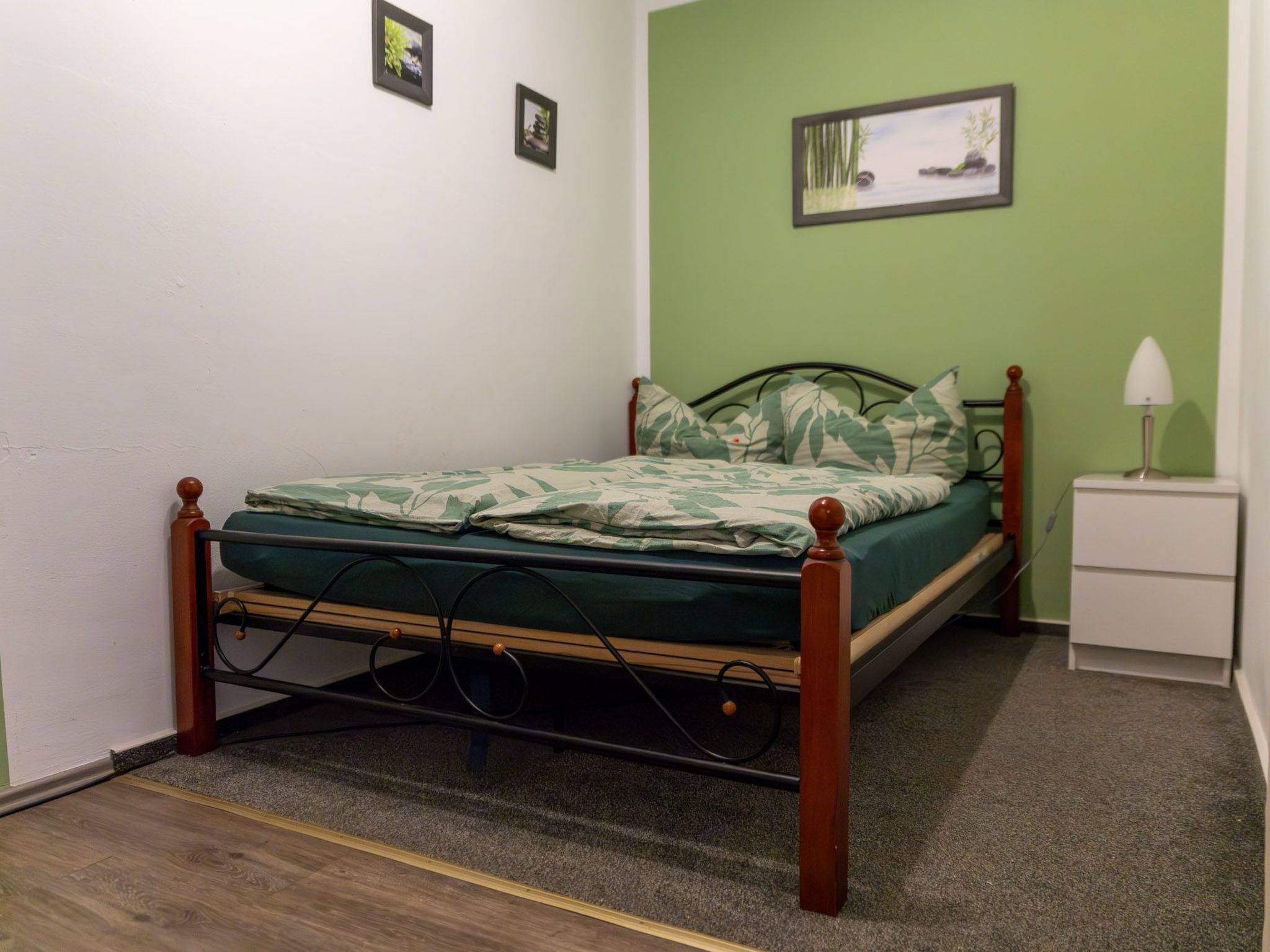 Mit zwei Schlafzimmern und Balkon-Dedans