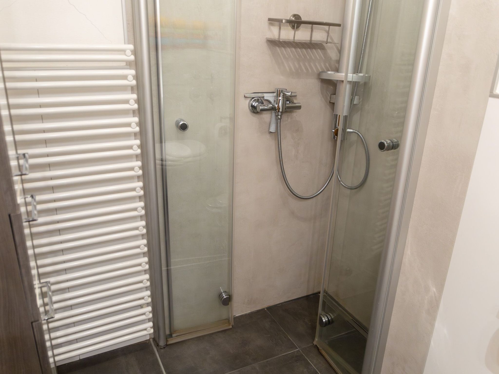 Mit zwei Schlafzimmern und Terrasse-Dedans