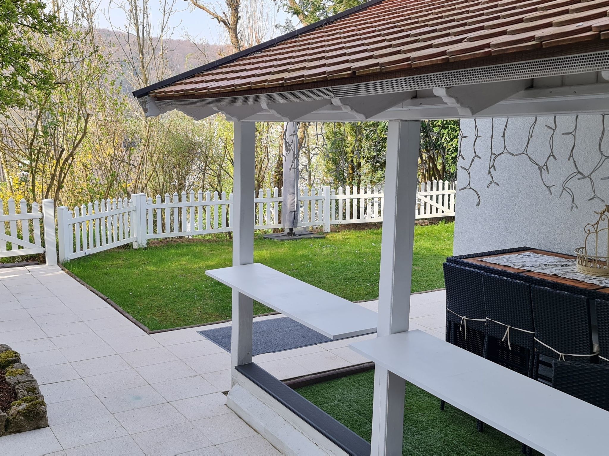 Dreibettzimmer mit Lounge-Terrasse und Garten - Outside