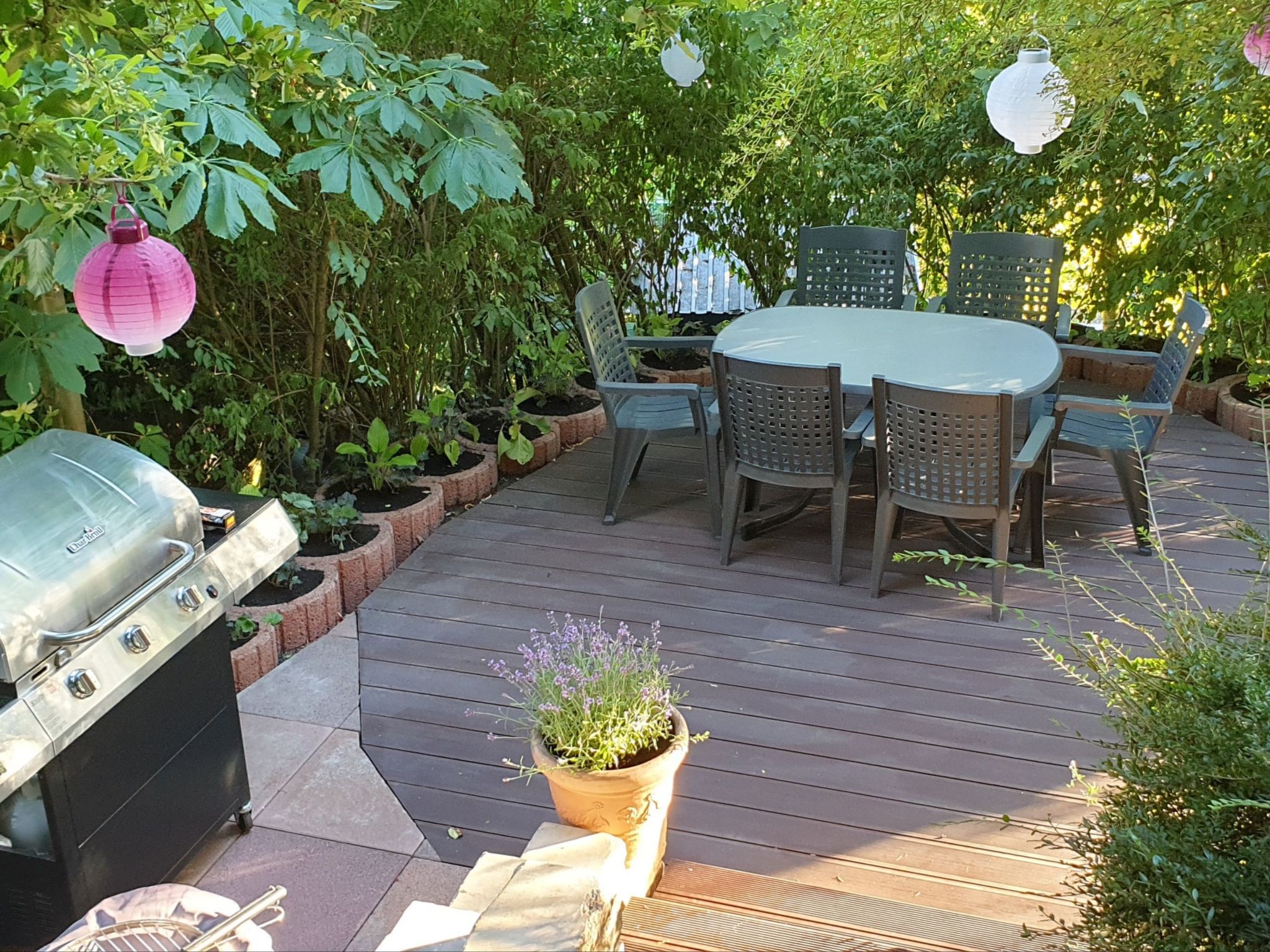 Dreibettzimmer mit Lounge-Terrasse und Garten - Outside