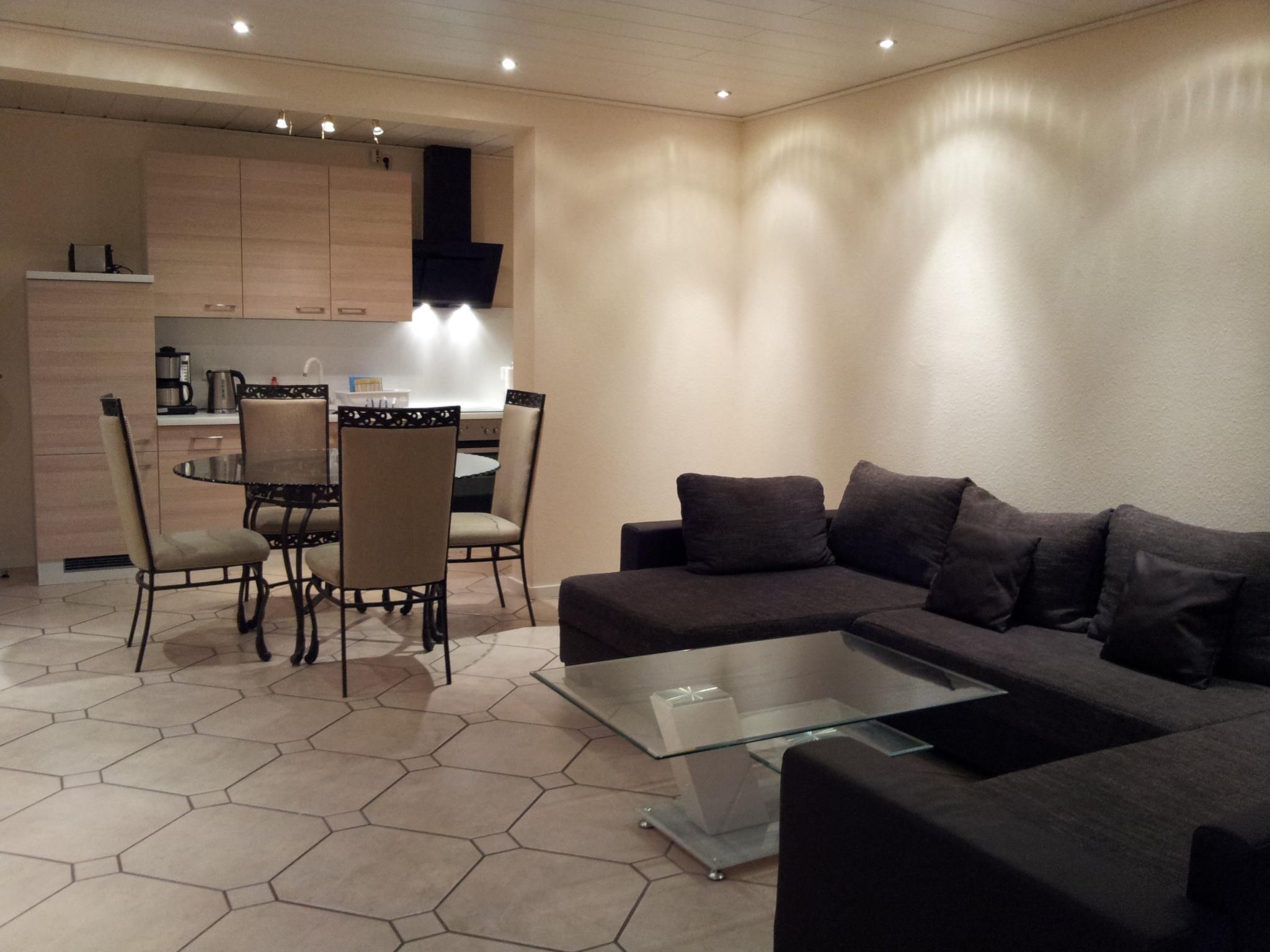 Maisonette-Wohnung mit überdachter Lounge-Terrasse - Binnen