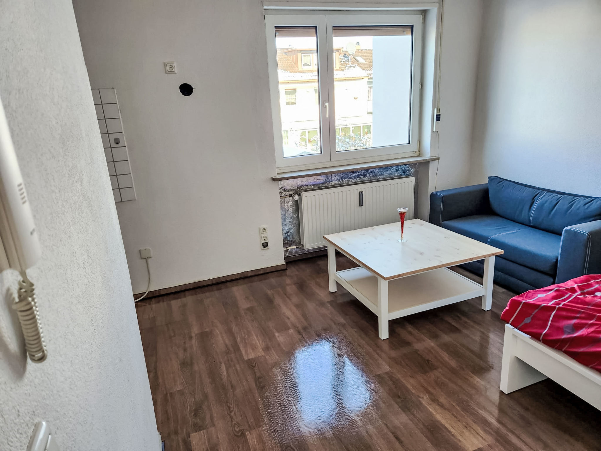 Einfache 1-Zimmer Wohnung — Living Room (2 of 7)