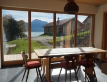 Landgut mit Blick auf das Wasser