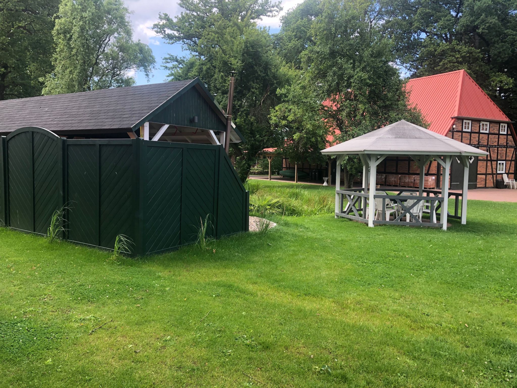 Wunderschöne Wohnung in Gienau mit Großer Terrasse - Draußen