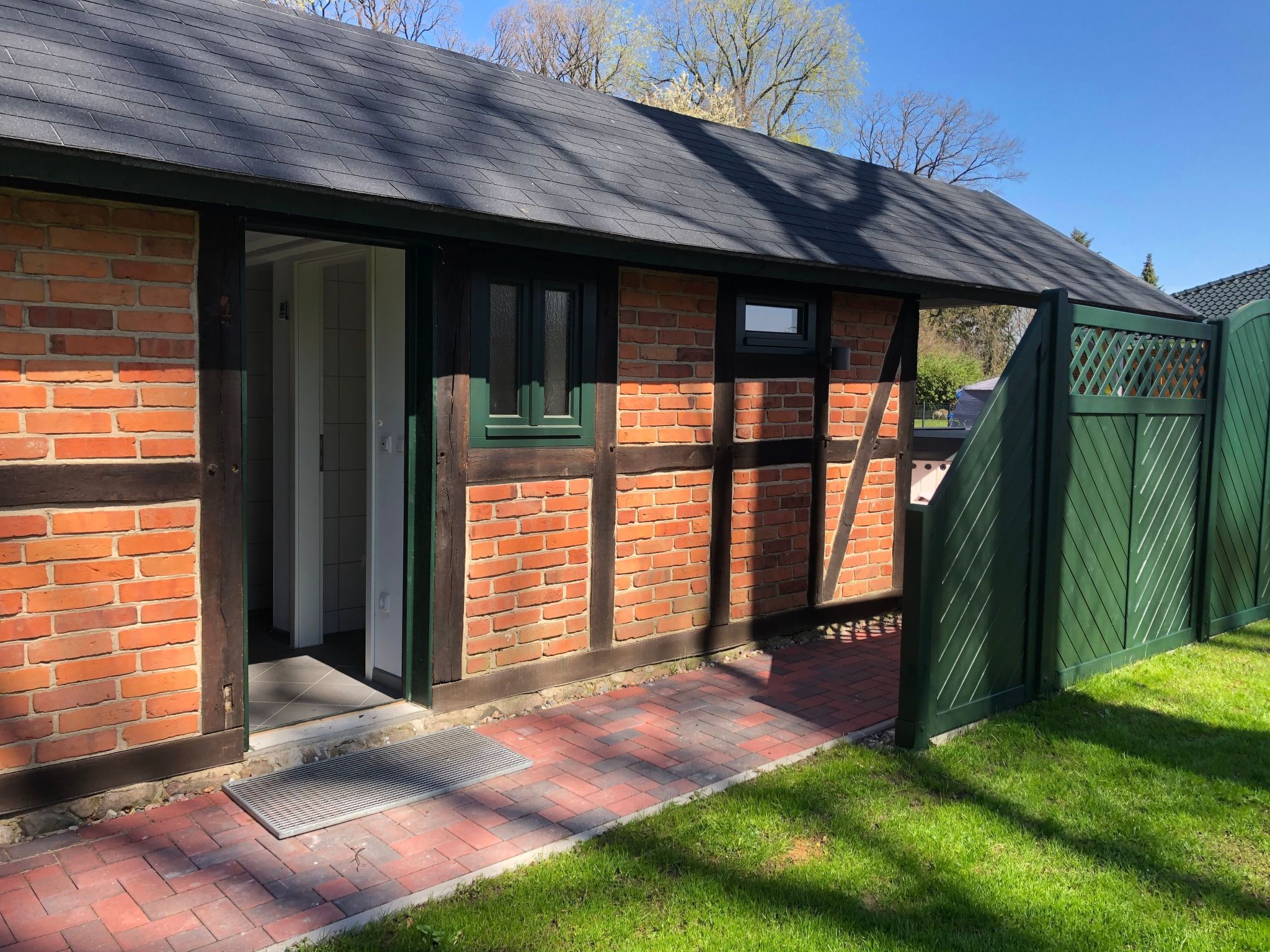 Wunderschöne Wohnung in Gienau mit Großer Terrasse - Draußen