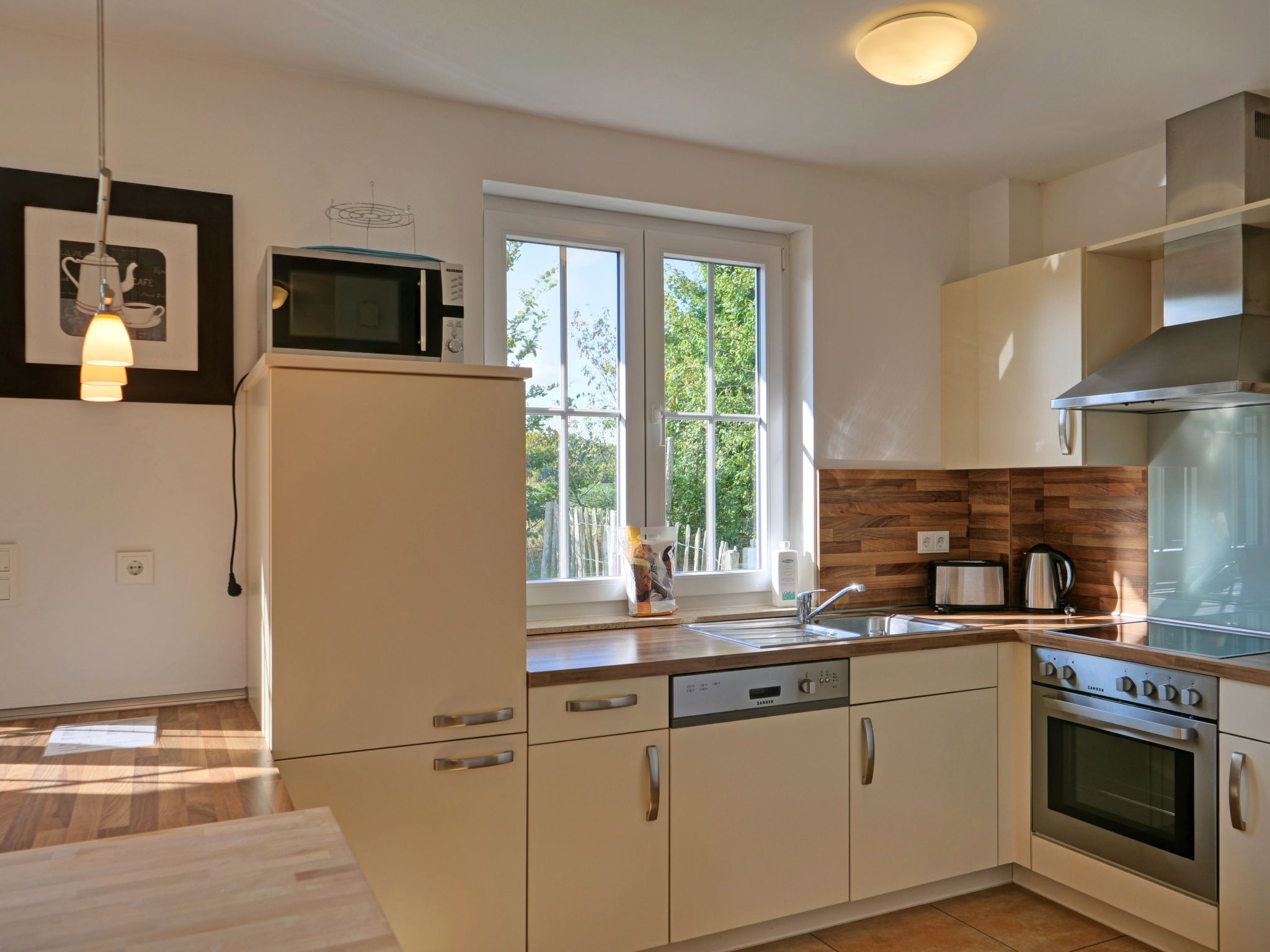 Reethaus Schwan mit großem Grundstück-Image-tags.info