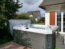 Ruim vakantiehuis met tuin en whirlpool op 770m van de Oostzee - thumbnail 4