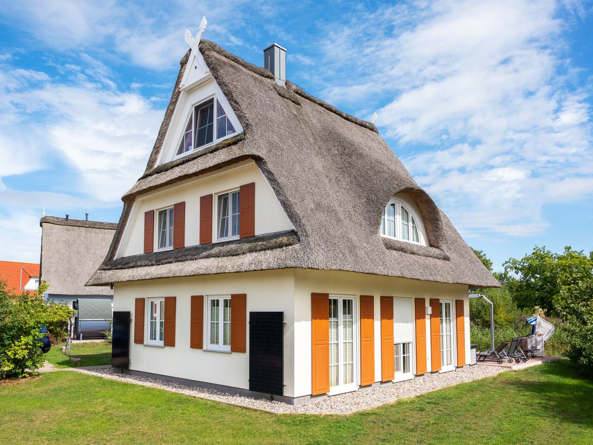 Mit Garten und Whirlpool