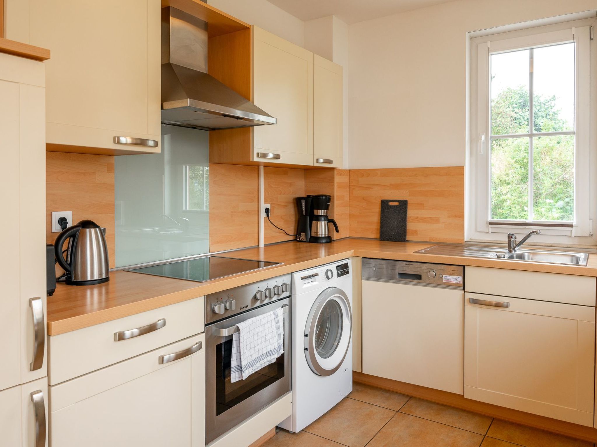 Mit Garten und Whirlpool-Image-tags.info