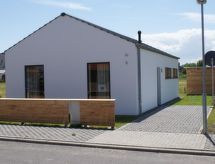 Strandnahes Ferienhaus mit Terrasse und Stellplatz