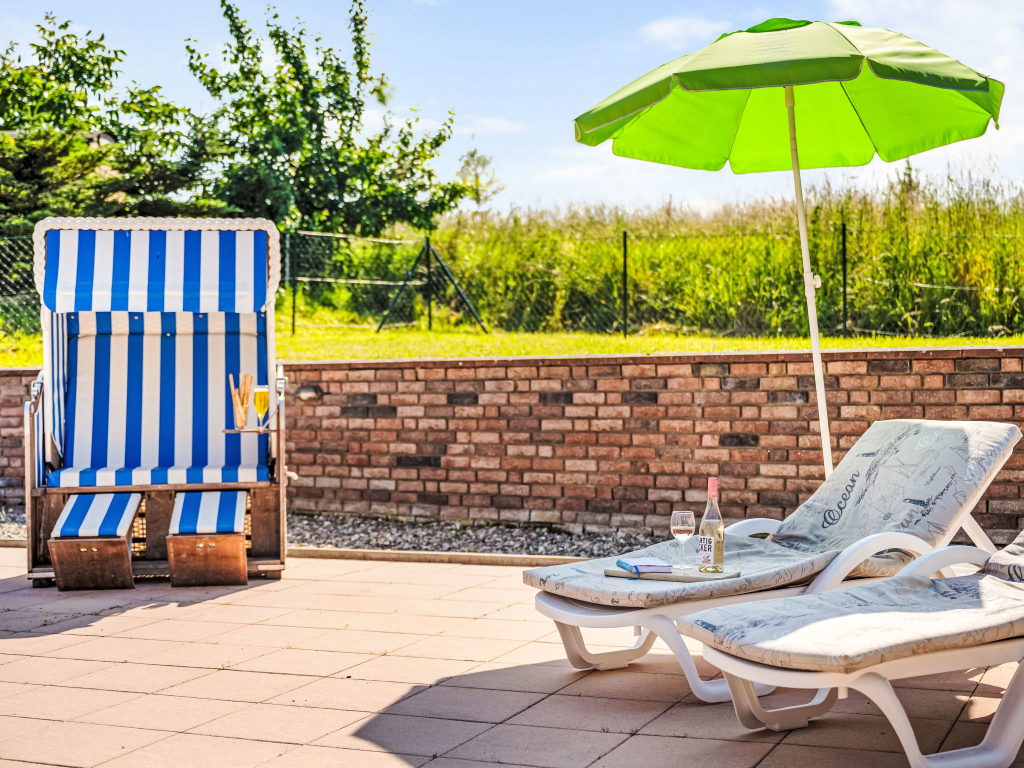 Geräumige Ferienvilla Jenny am Strand mit Pool - Buiten