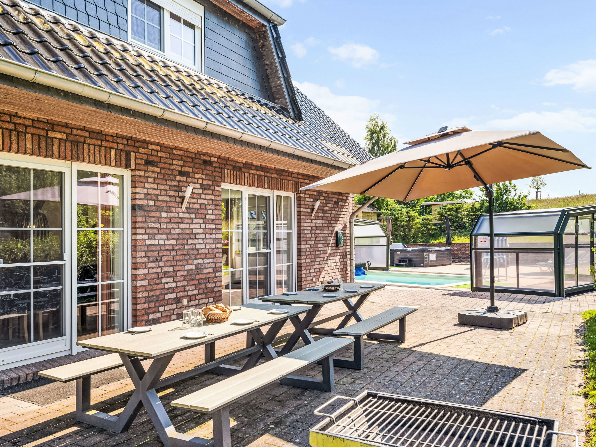 Geräumige Ferienvilla Jenny am Strand mit Pool - Buiten
