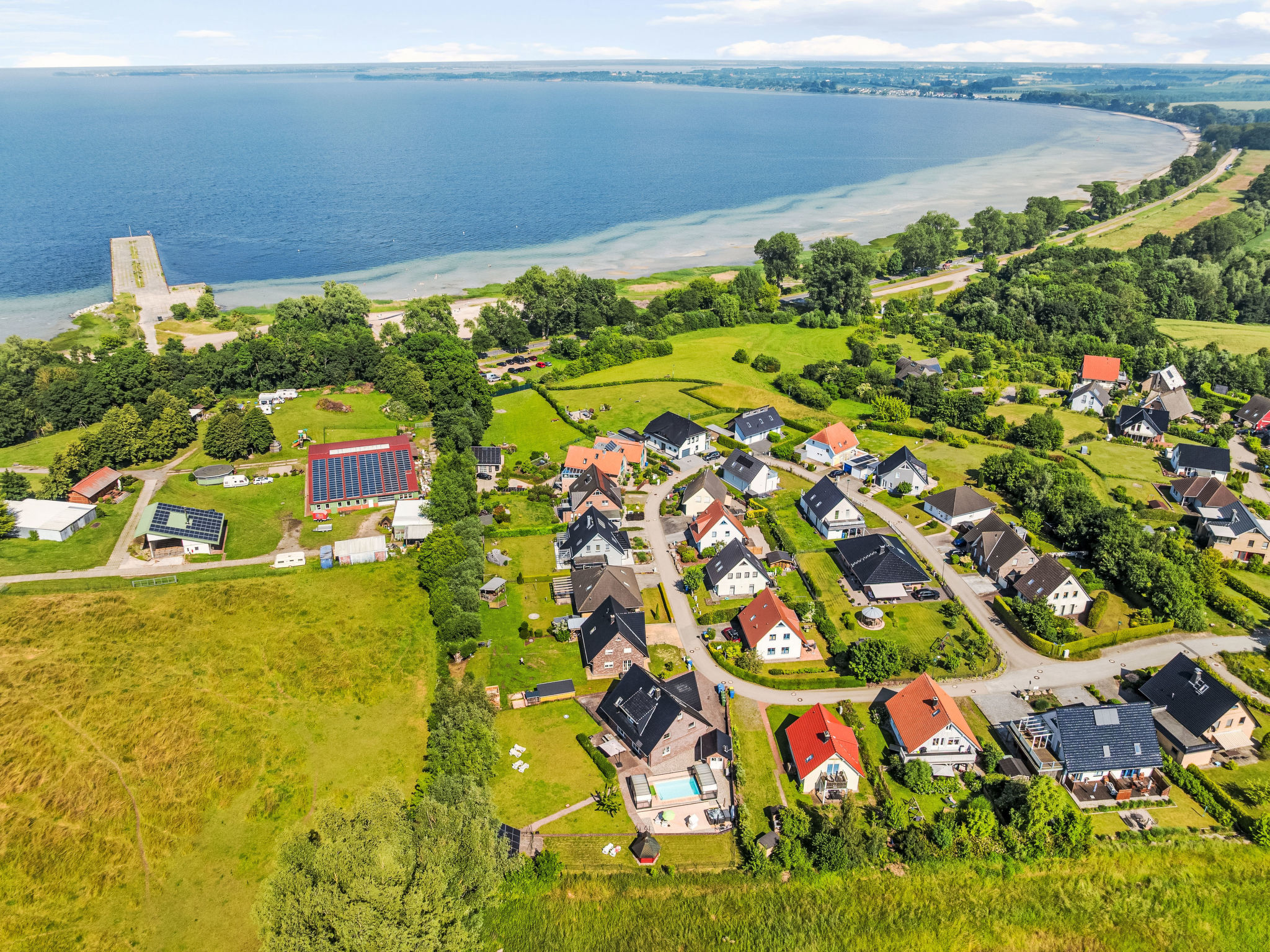 Geräumige Ferienvilla Jenny am Strand mit Pool - Buiten