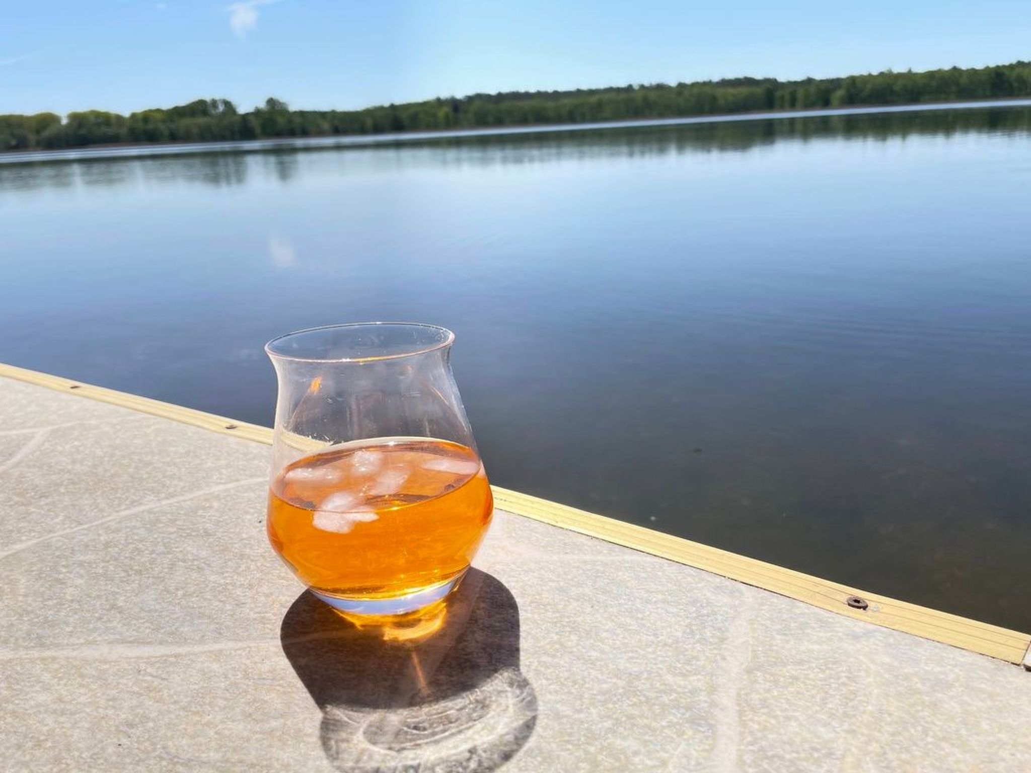 Charmantes kleines Häuschen am Blauen See-Image-tags.info