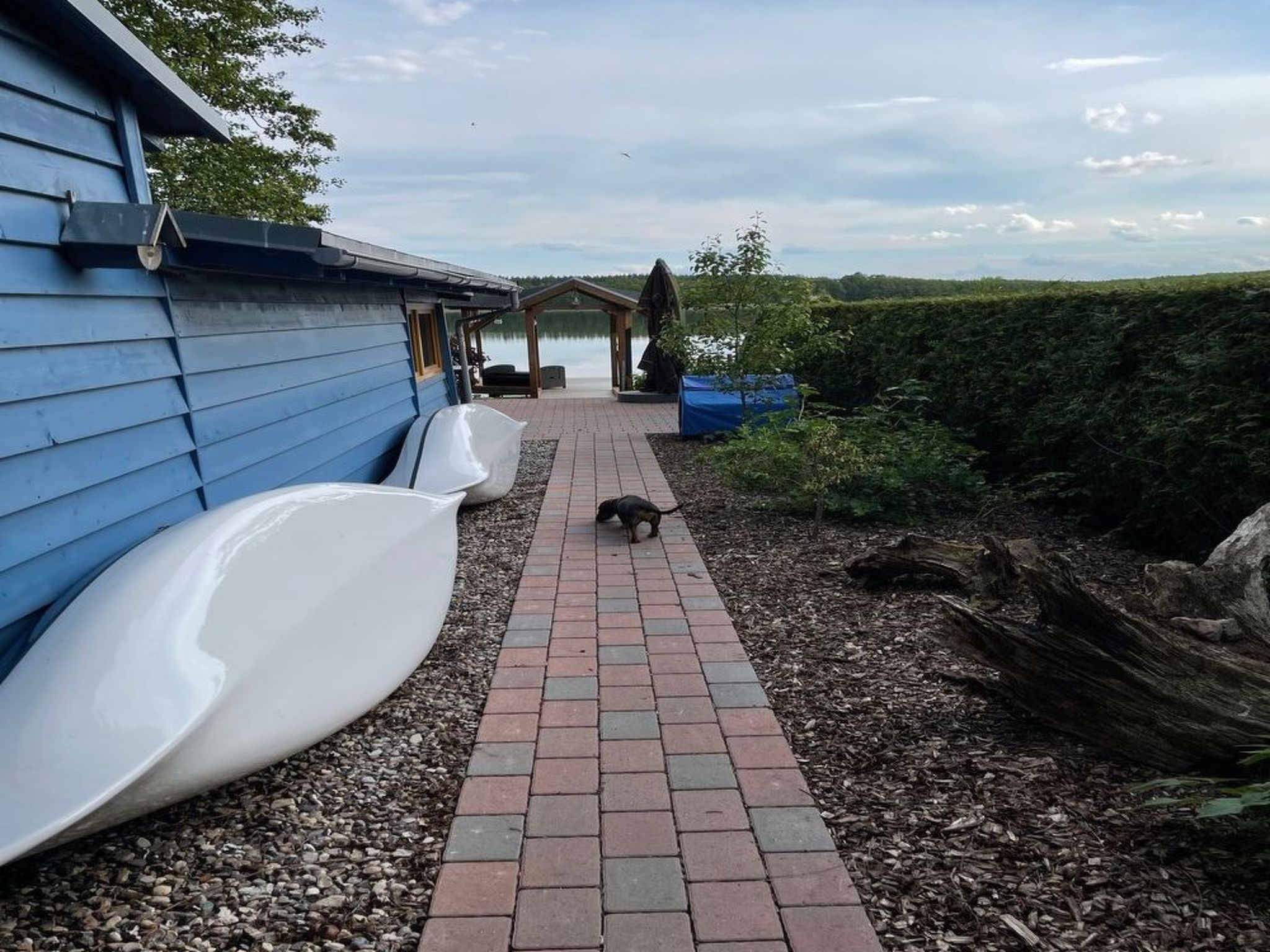 Charmantes kleines Häuschen am Blauen See-Image-tags.info