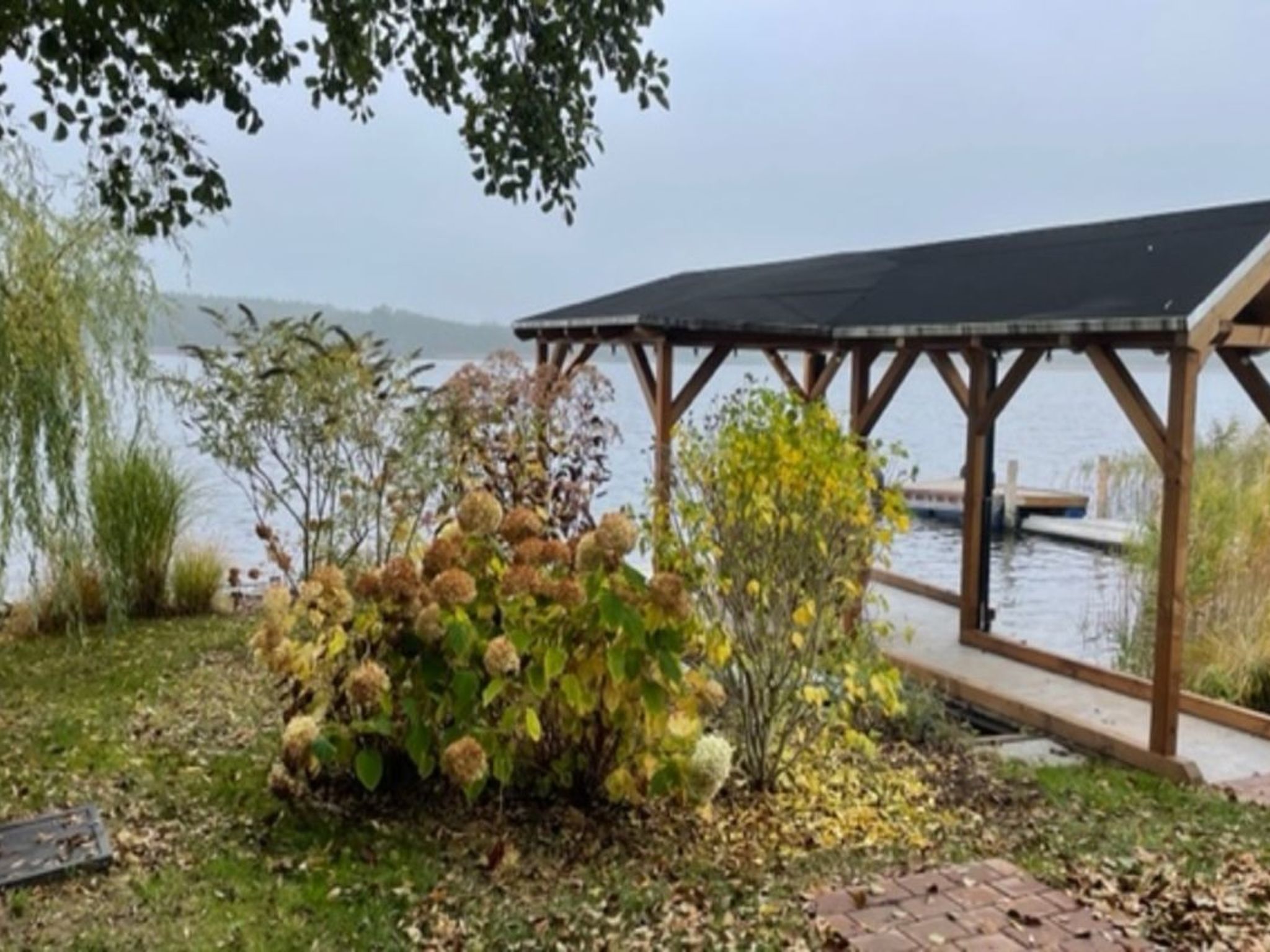 Charmantes kleines Häuschen am Blauen See-Image-tags.info