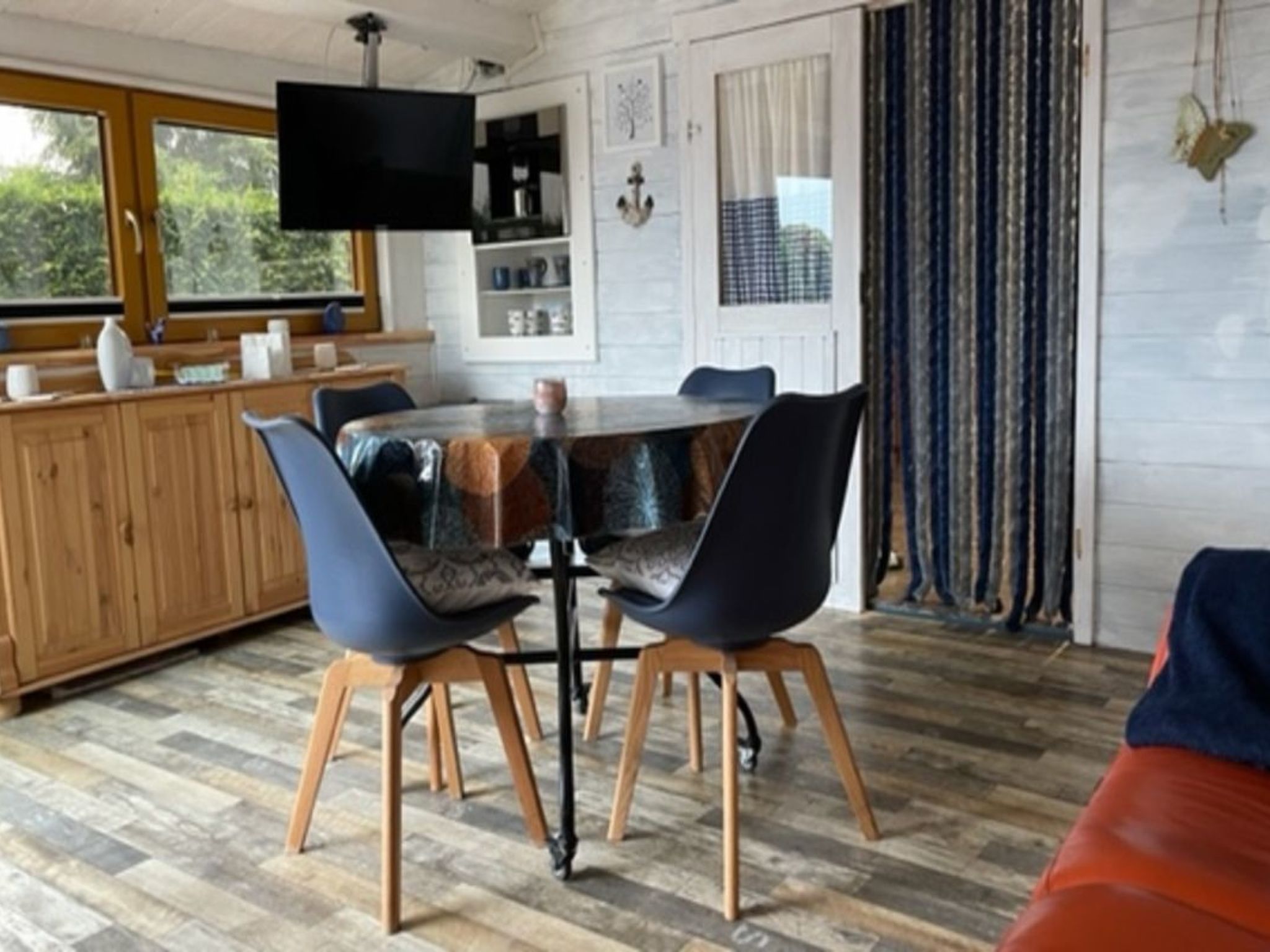 Charmantes kleines Häuschen am Blauen See-Image-tags.info