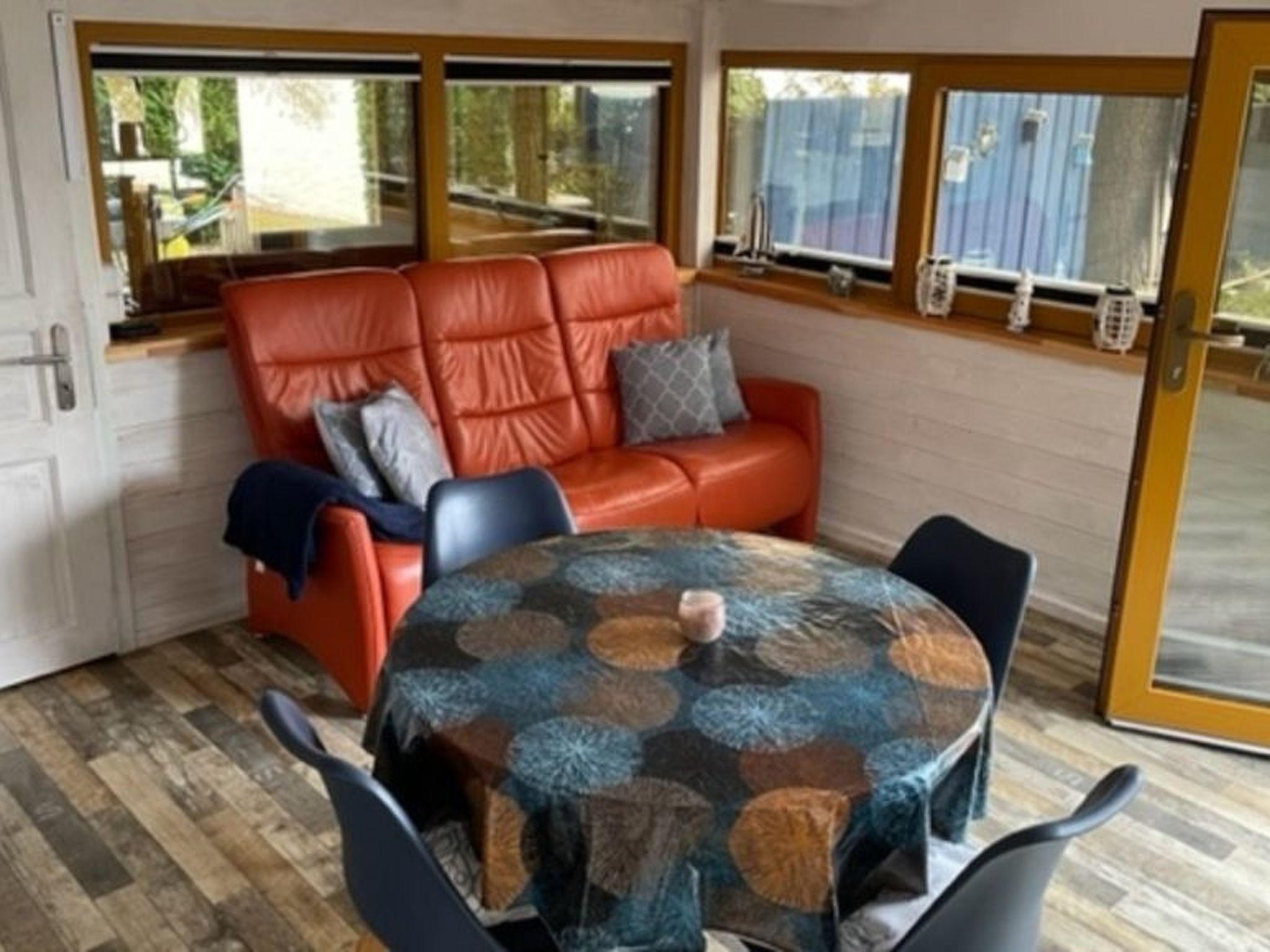 Charmantes kleines Häuschen am Blauen See-Image-tags.info