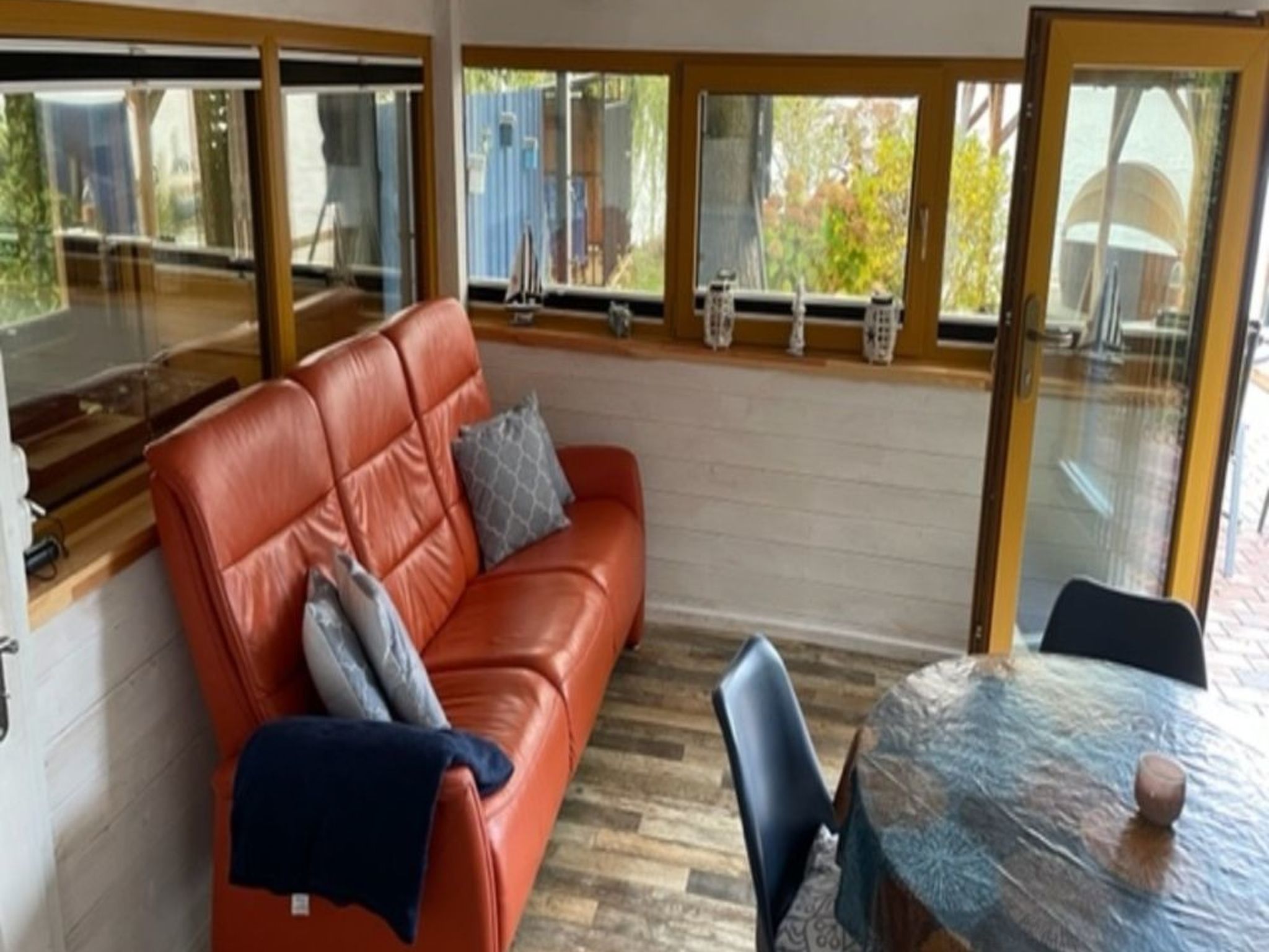 Charmantes kleines Häuschen am Blauen See-Image-tags.info