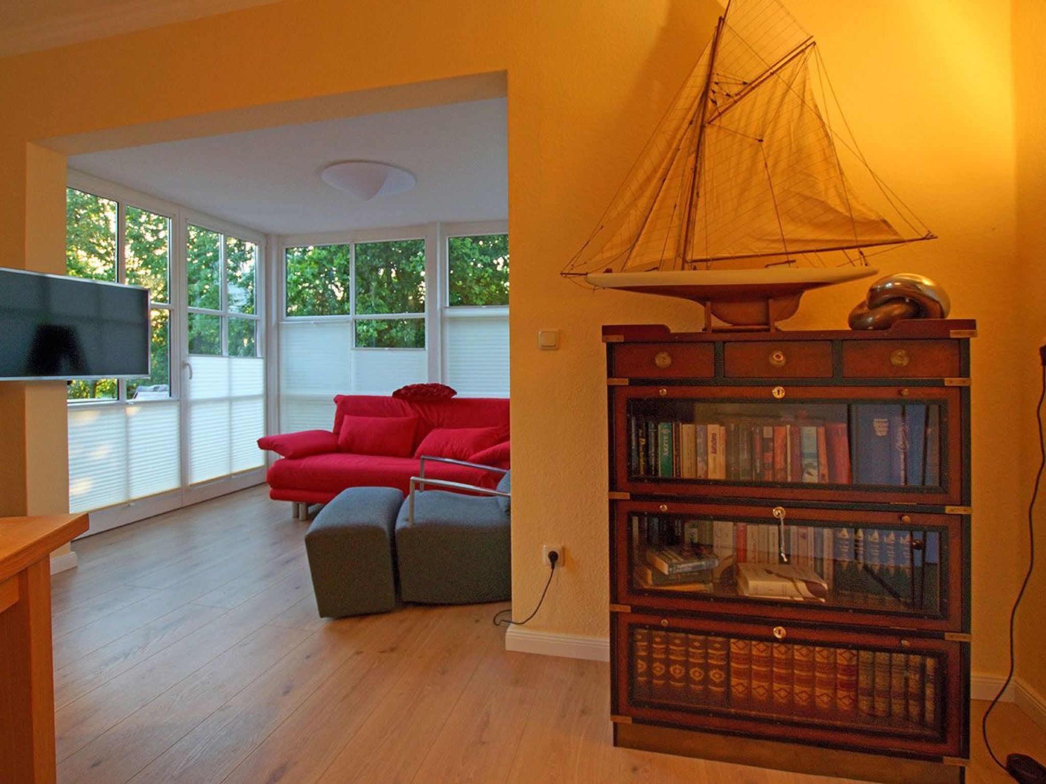 Seegang mit eingezäuntem Grundstück