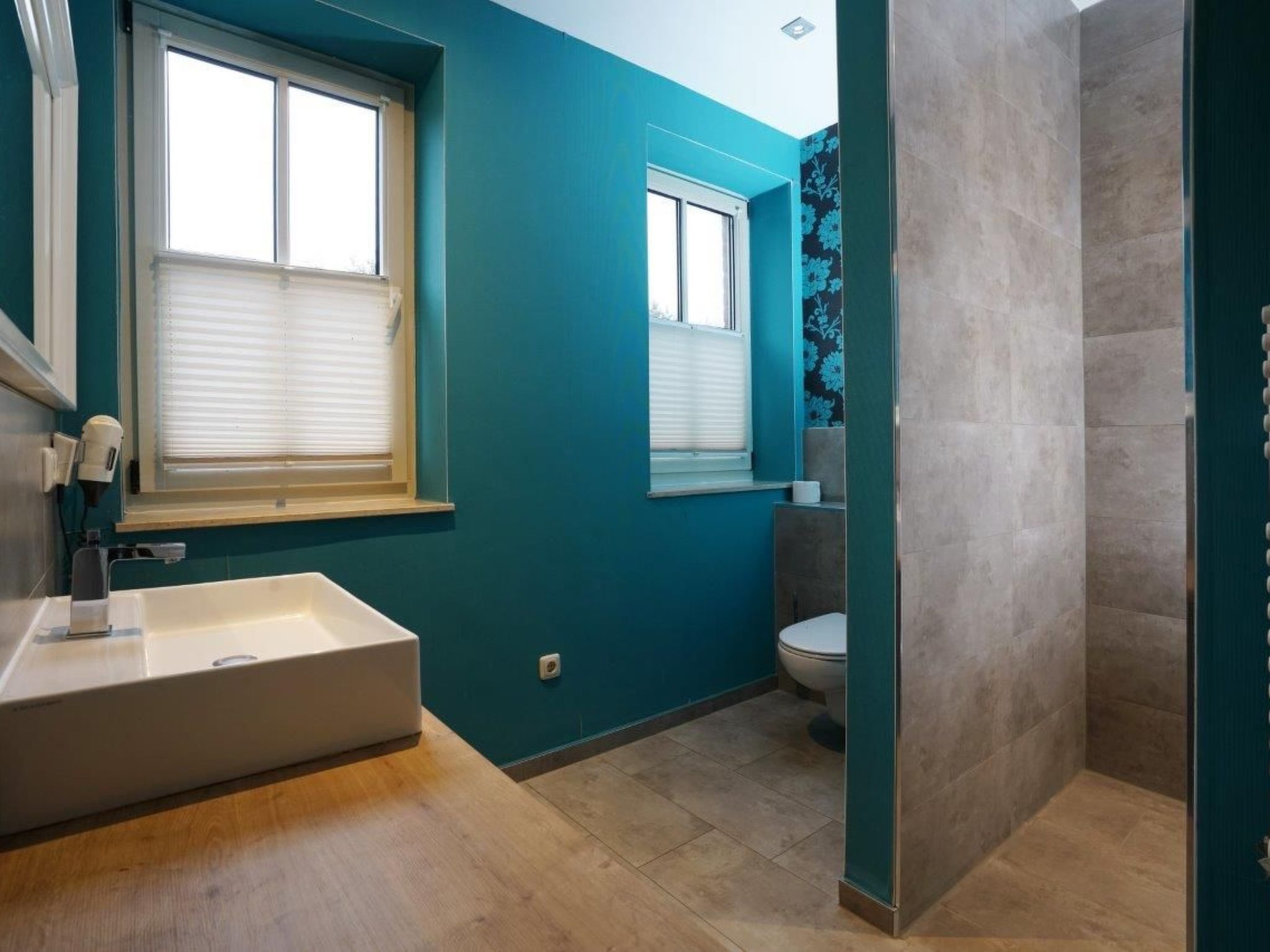 Seegang mit eingezäuntem Grundstück-Image-tags.info