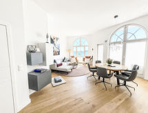 Luxe vakantieappartement met direct zeezicht in het hart van Binz - thumbnail 3