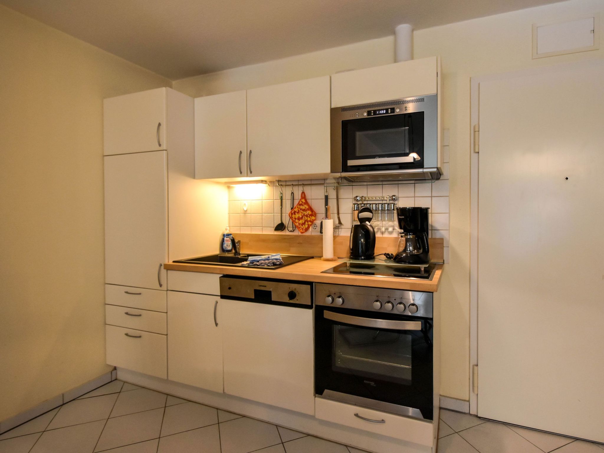 Seeschloss Binz Apartment 9, 2 Minuten zum Strand-Image-tags.info