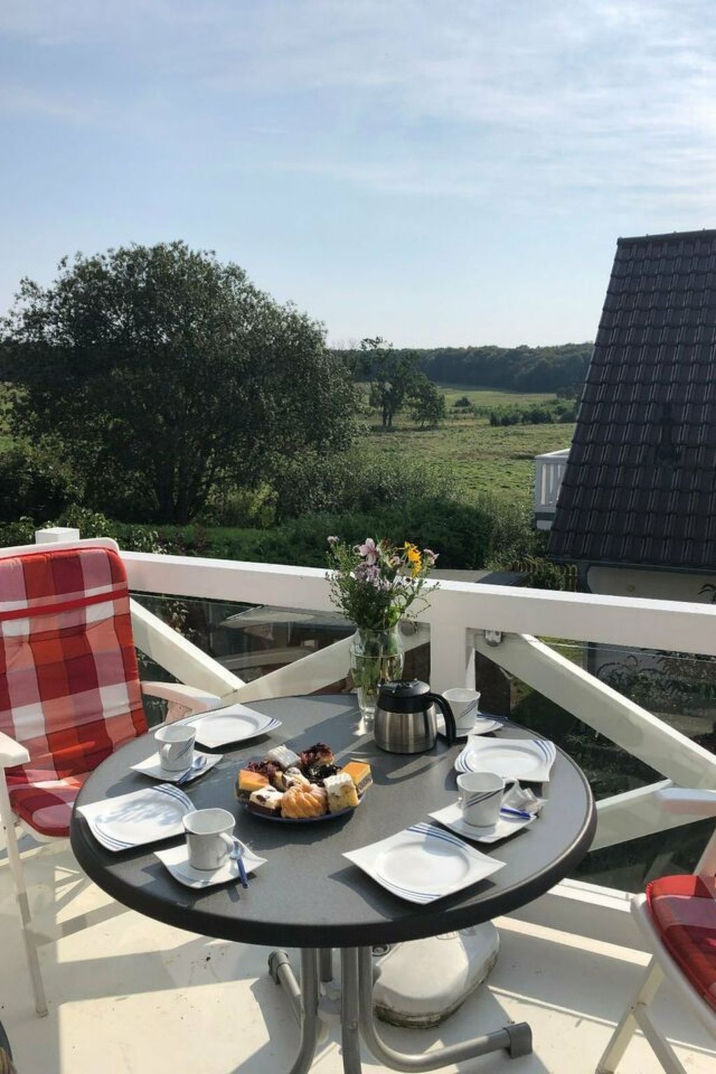 Schönes Ferienhaus in Binz mit Großem Balkon-Binnen