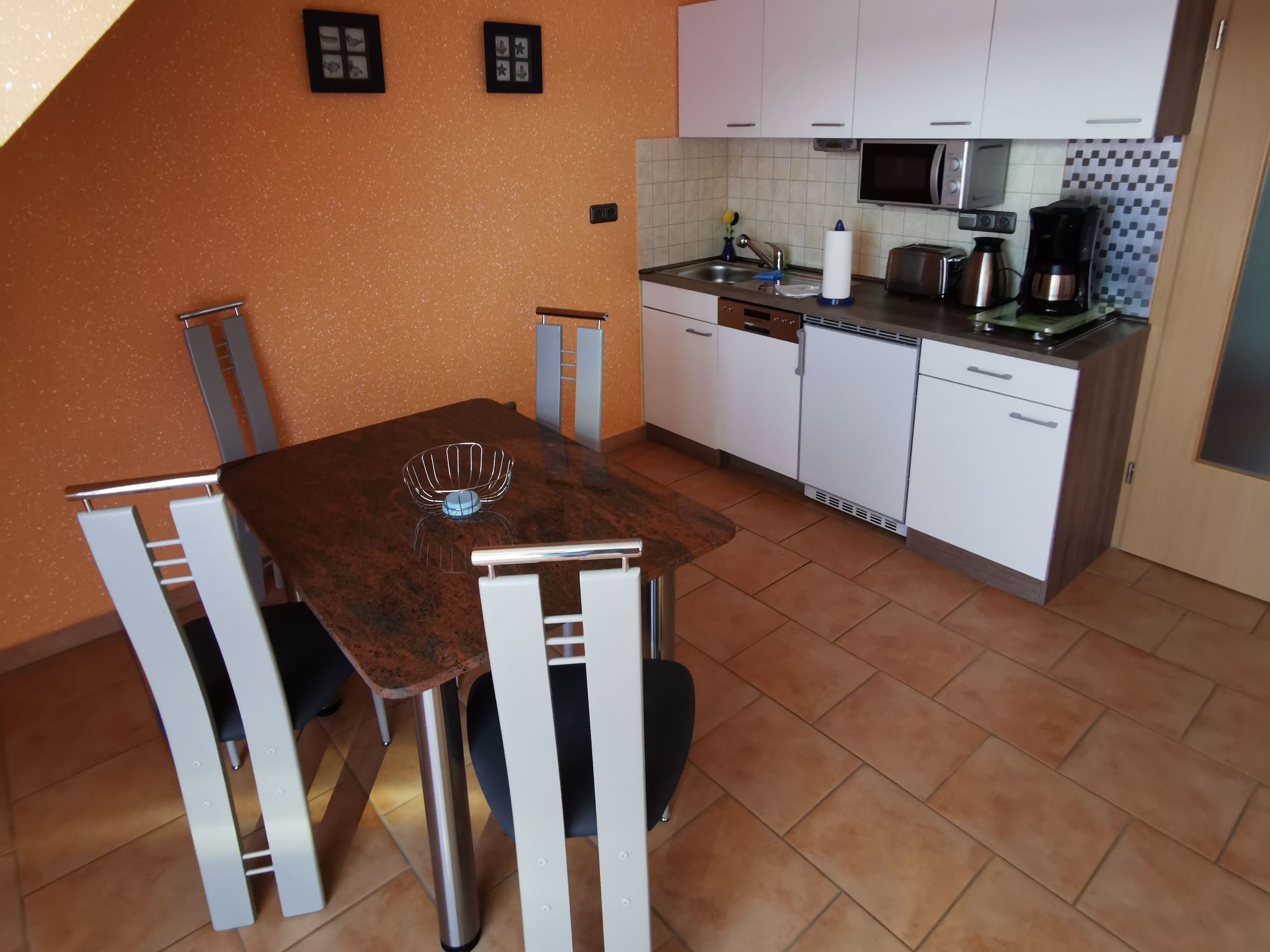 Schönes Ferienhaus in Binz mit Großem Balkon-Binnen