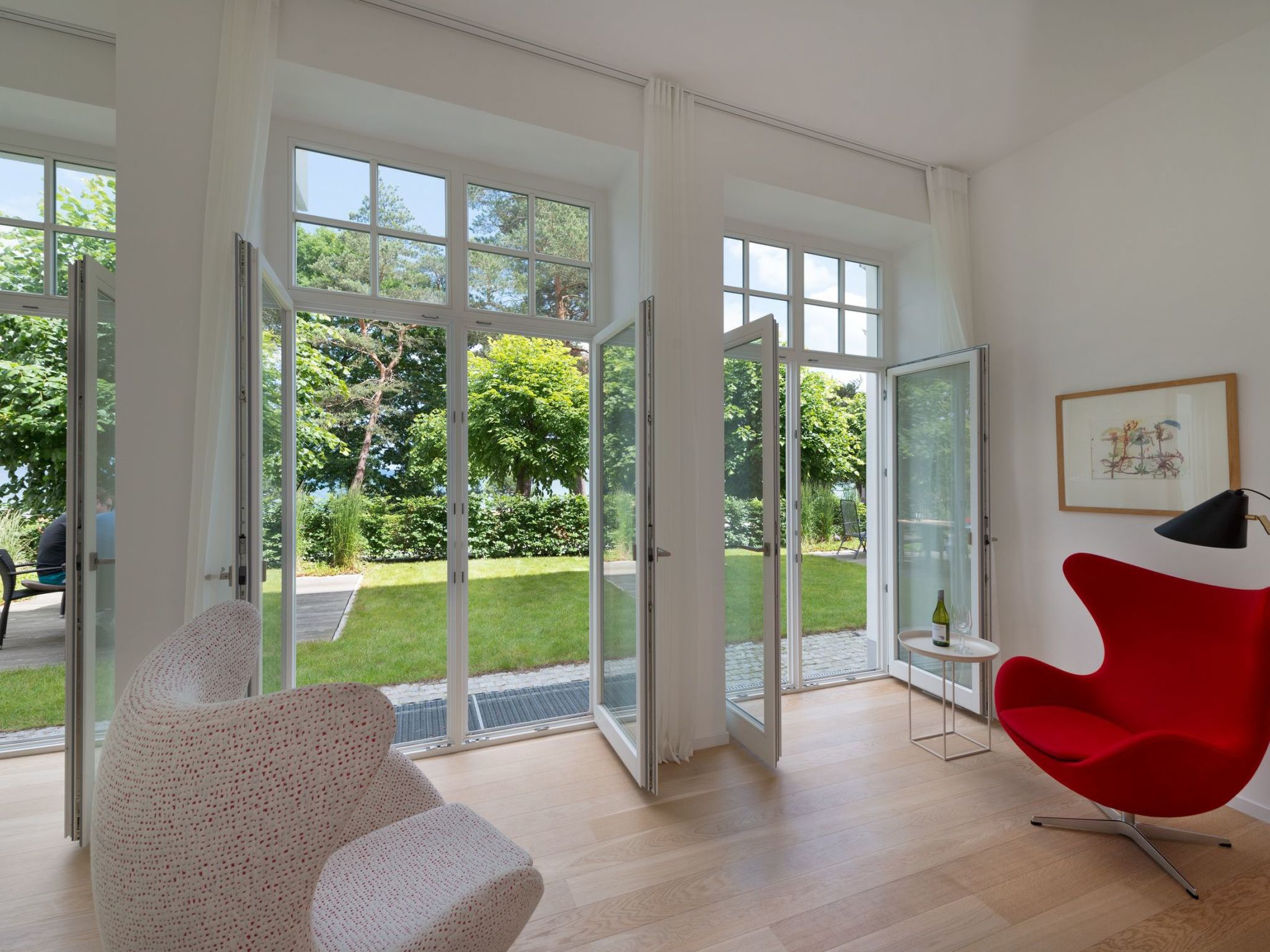 Holiday flat 03 Villa Seeblick BinzThe holiday flat 03 of Villa Seeblick is situated in a dreamlike and idyllic location directly on the beach in Binz in an absolute "1 A location": The white beach of..