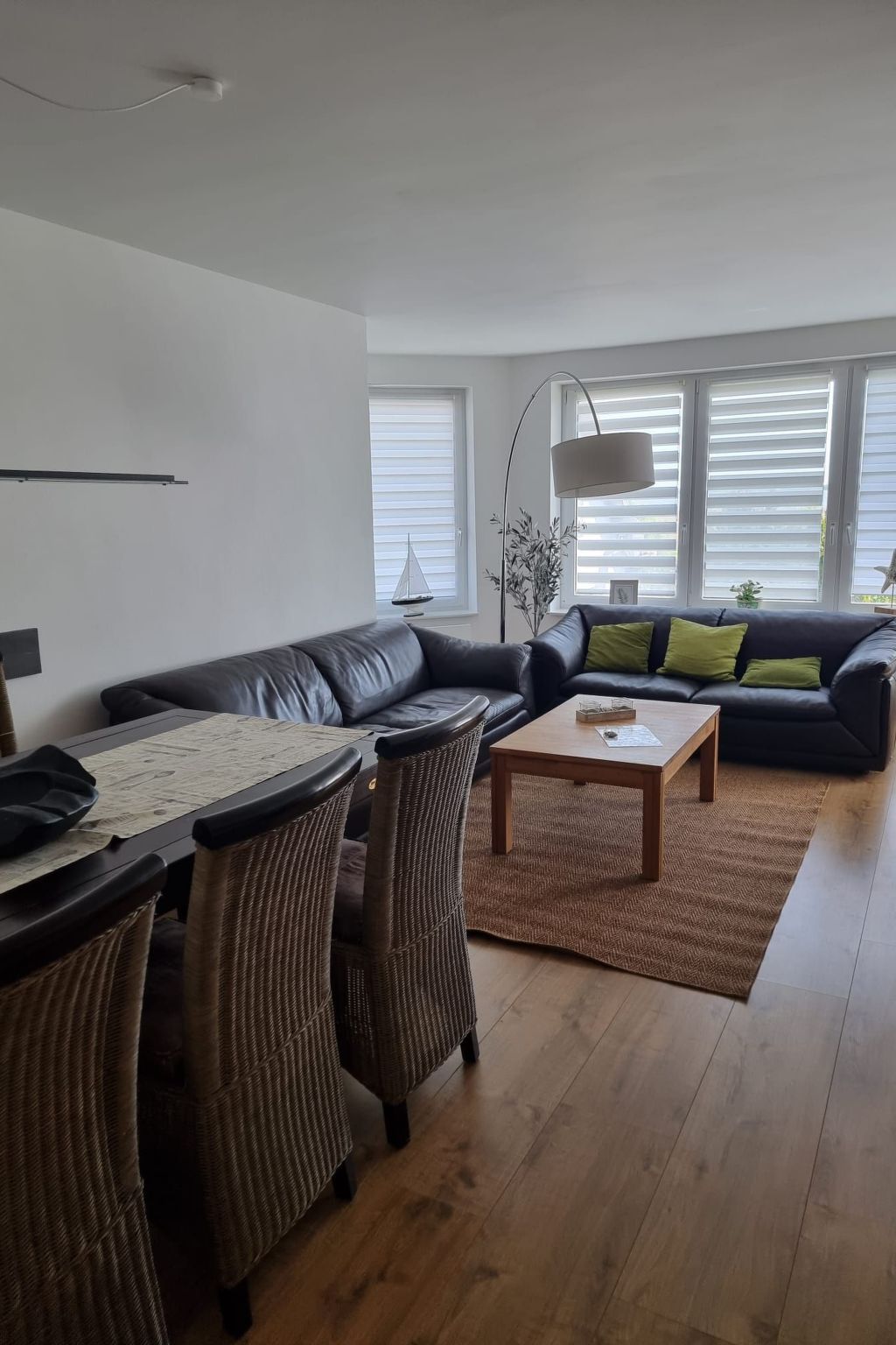 Mit Blick aufs Wasser auf 2 Etagen-Image-tags.info