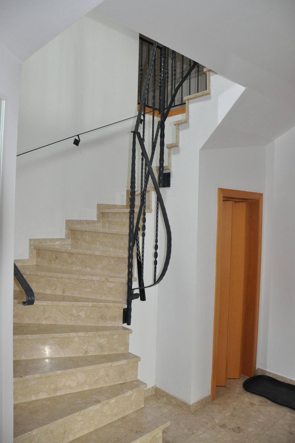 Mit Blick aufs Wasser auf 2 Etagen-Image-tags.info