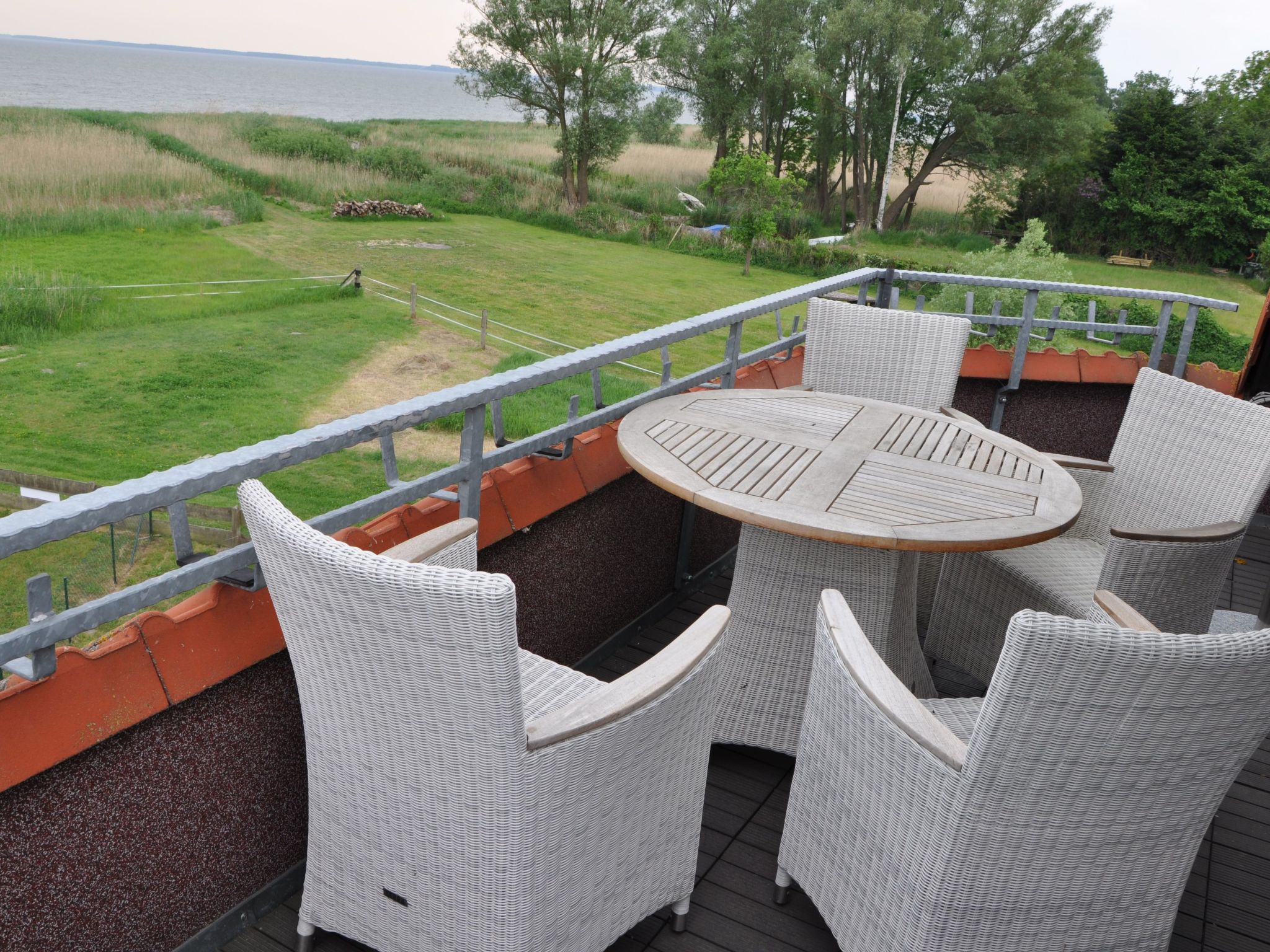 Mit Blick aufs Wasser auf 2 Etagen-Image-tags.info