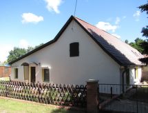 Nettes Ferienhaus in Hartmannsdorf mit Garten, Terrasse und Grill