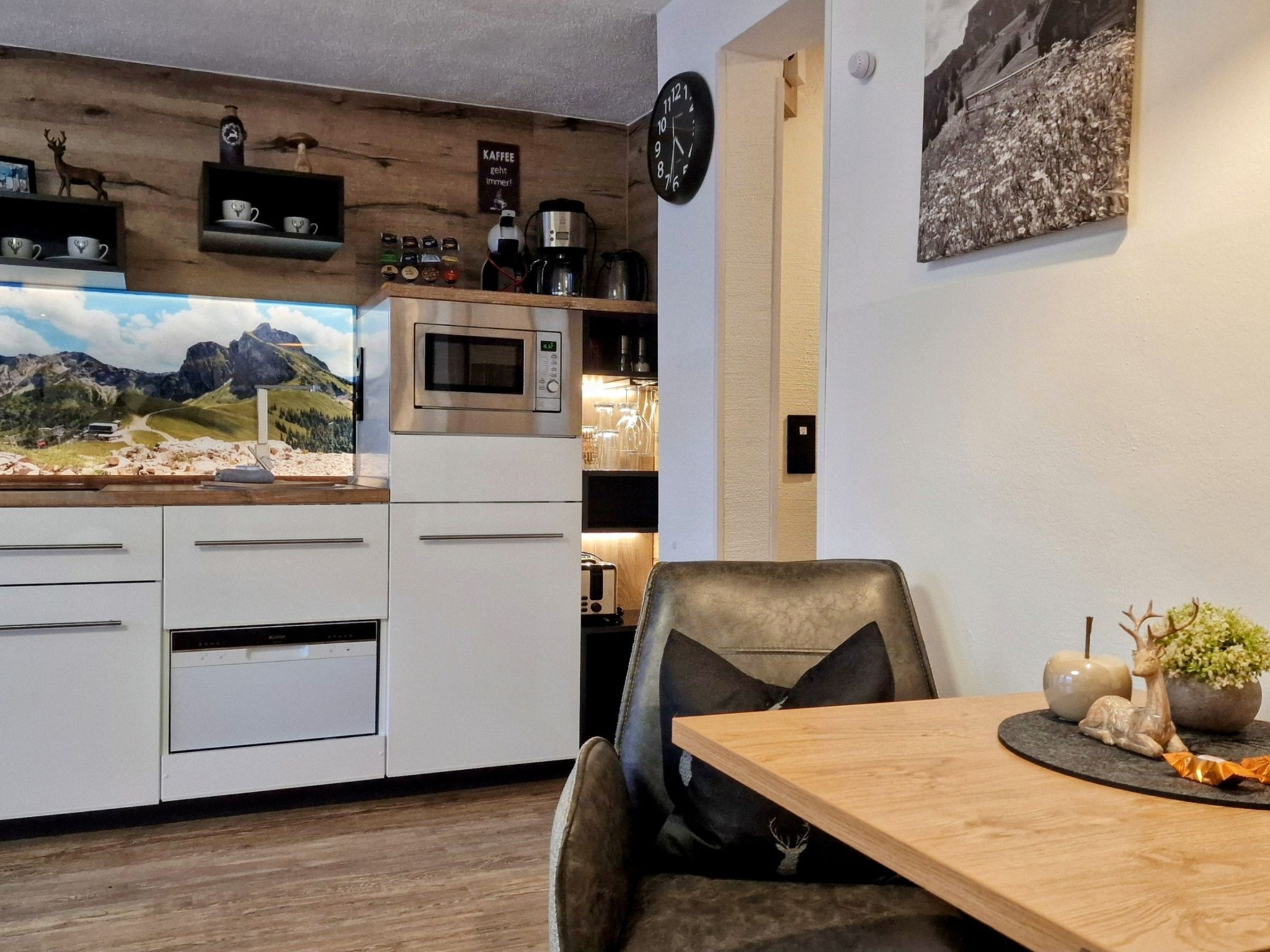 Studio mit Küche, Bad und Süd Balkon und Bergblick