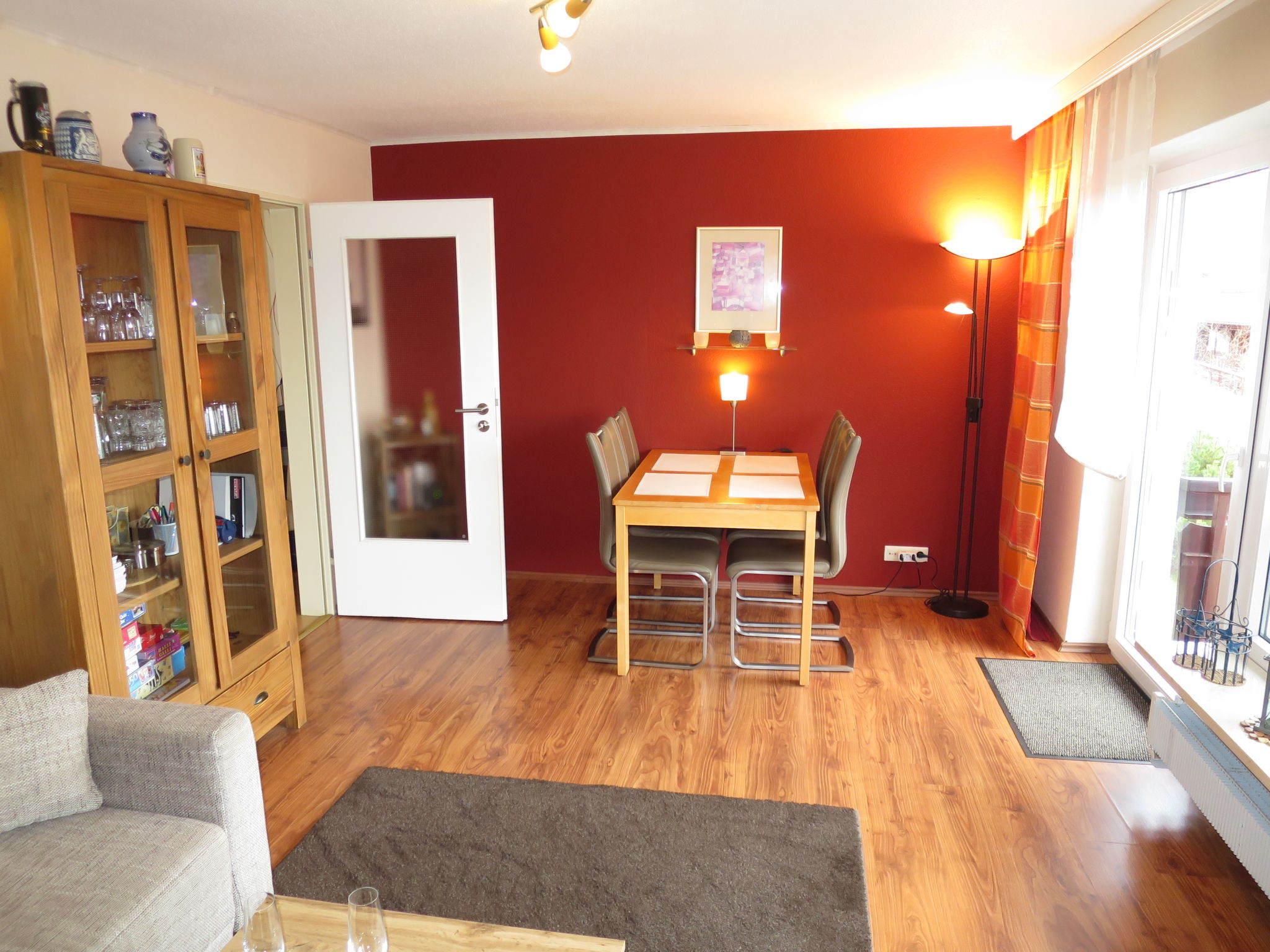 "Panorama", appartement 3-kamers 65 m2 op de 1e verdieping. Woon-/eetkamer met Sat-TV (Flatscreen TV), CD-speler. Uitgang naar het balkon. 1 kamer met 2 bedden en Sat-TV. 1 2-pers. kamer. Keuken (oven..