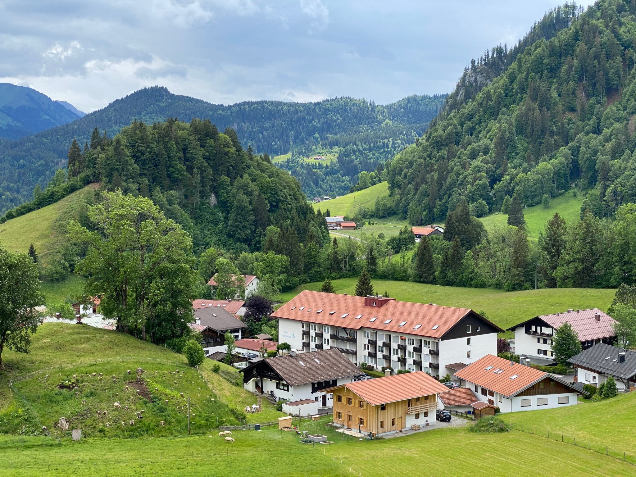 FeWO Allgäu Chalet - gemütliche Hüttenatmosphäre und Schwimmbad und Sauna im Ha